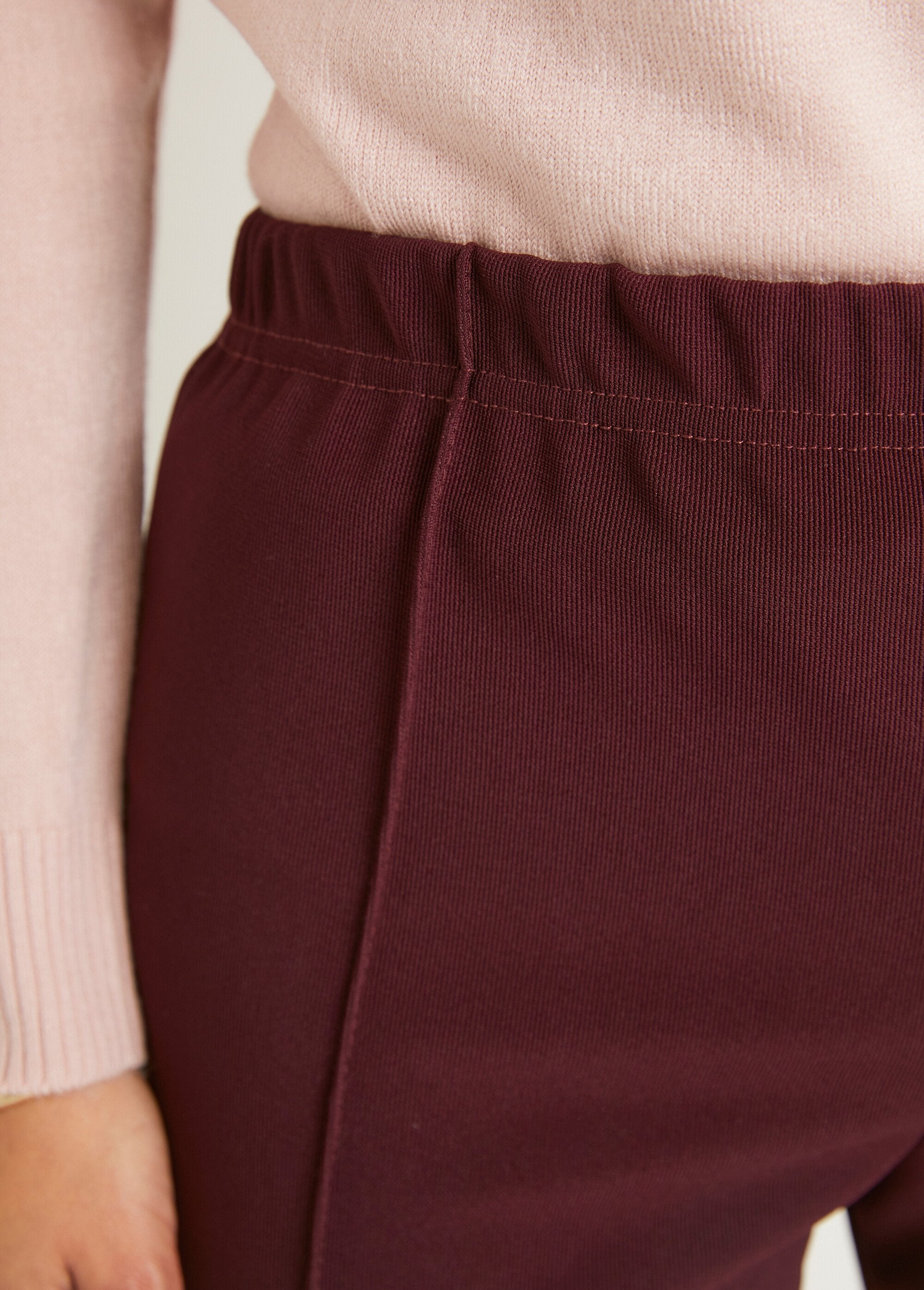 Straight_pants_with_elasticated_waist_and_ribbed_knit_Bordeaux_DE1_slim