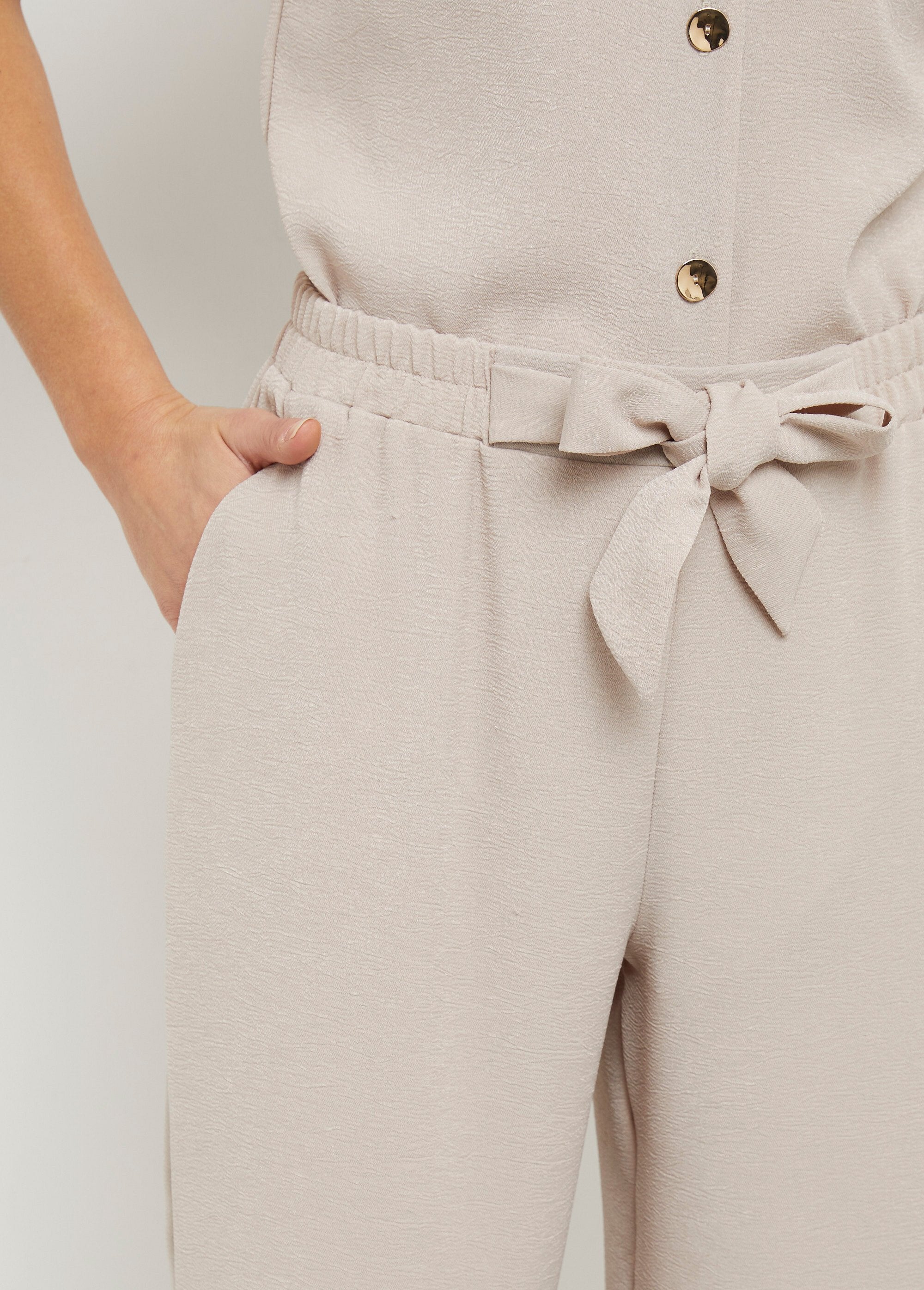 Soft_textured_trousers,_tied_at_the_waist_Sand_DE1_slim