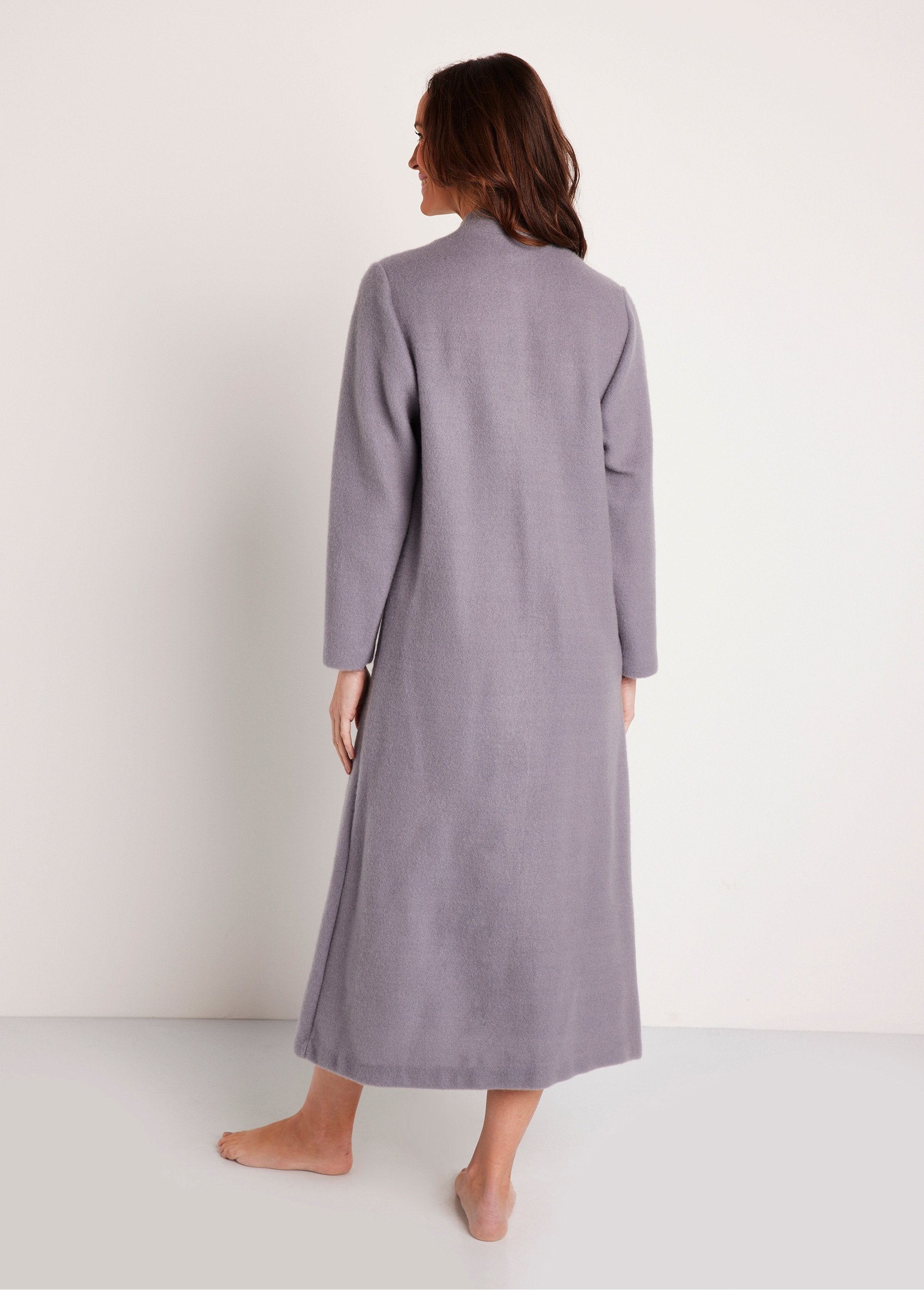 Courtelle®_zipped_knit_bathrobe_Pearl_grey_DO1_slim