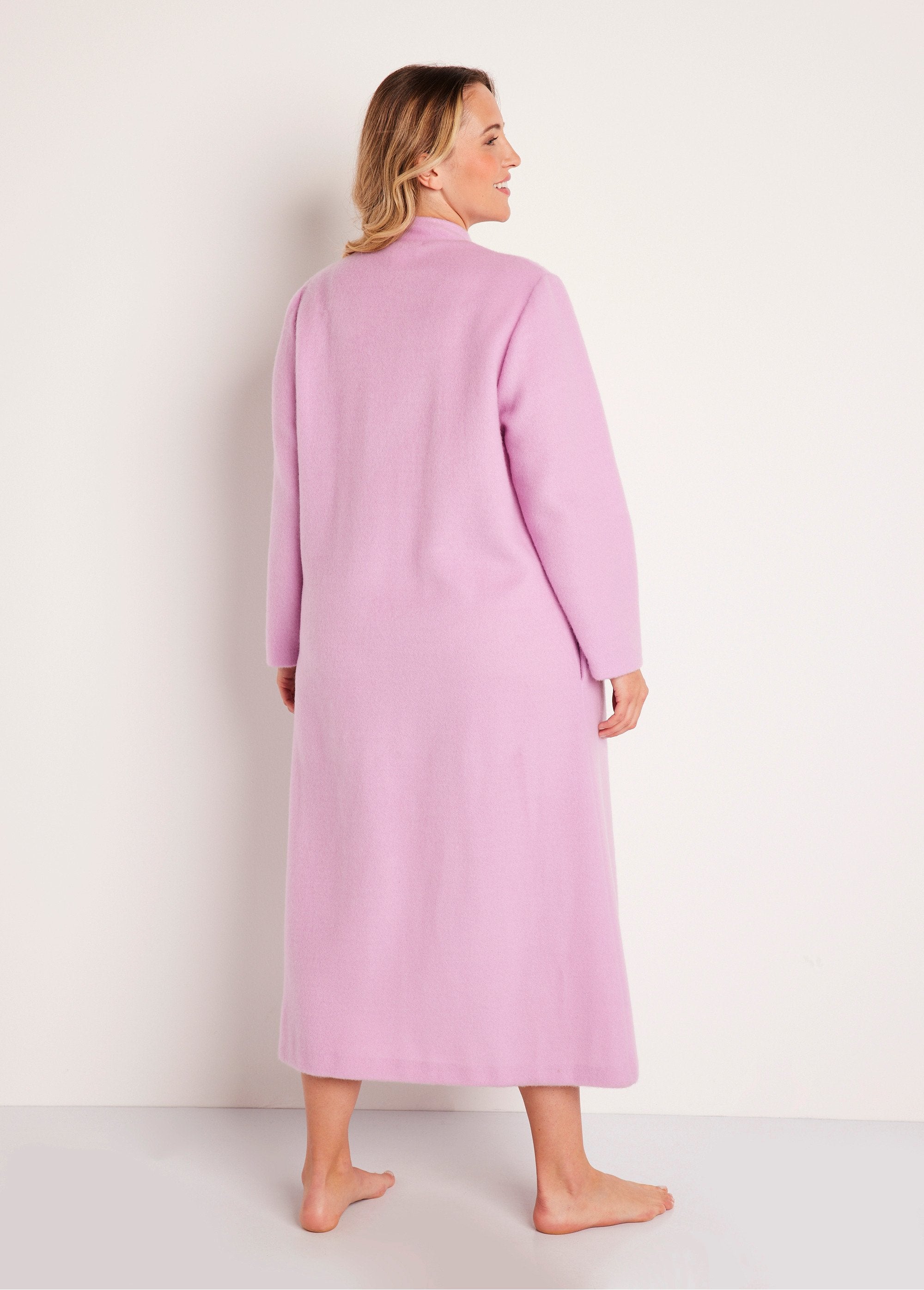 Courtelle®_zipped_knit_bathrobe_Lilac_DO1_curvy