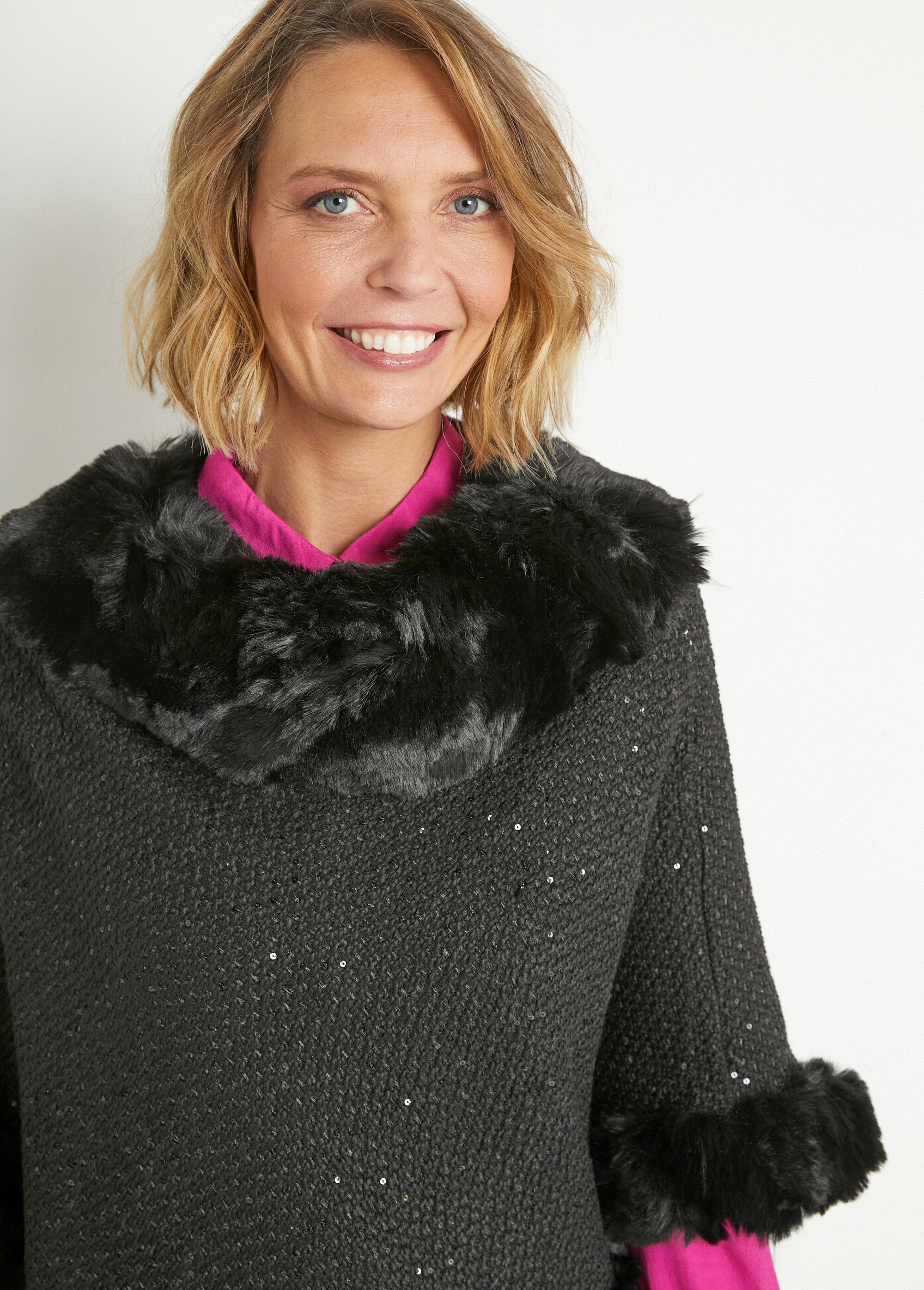 Poncho_with_fur_edge_and_sequined_mesh_Black_DE1_slim