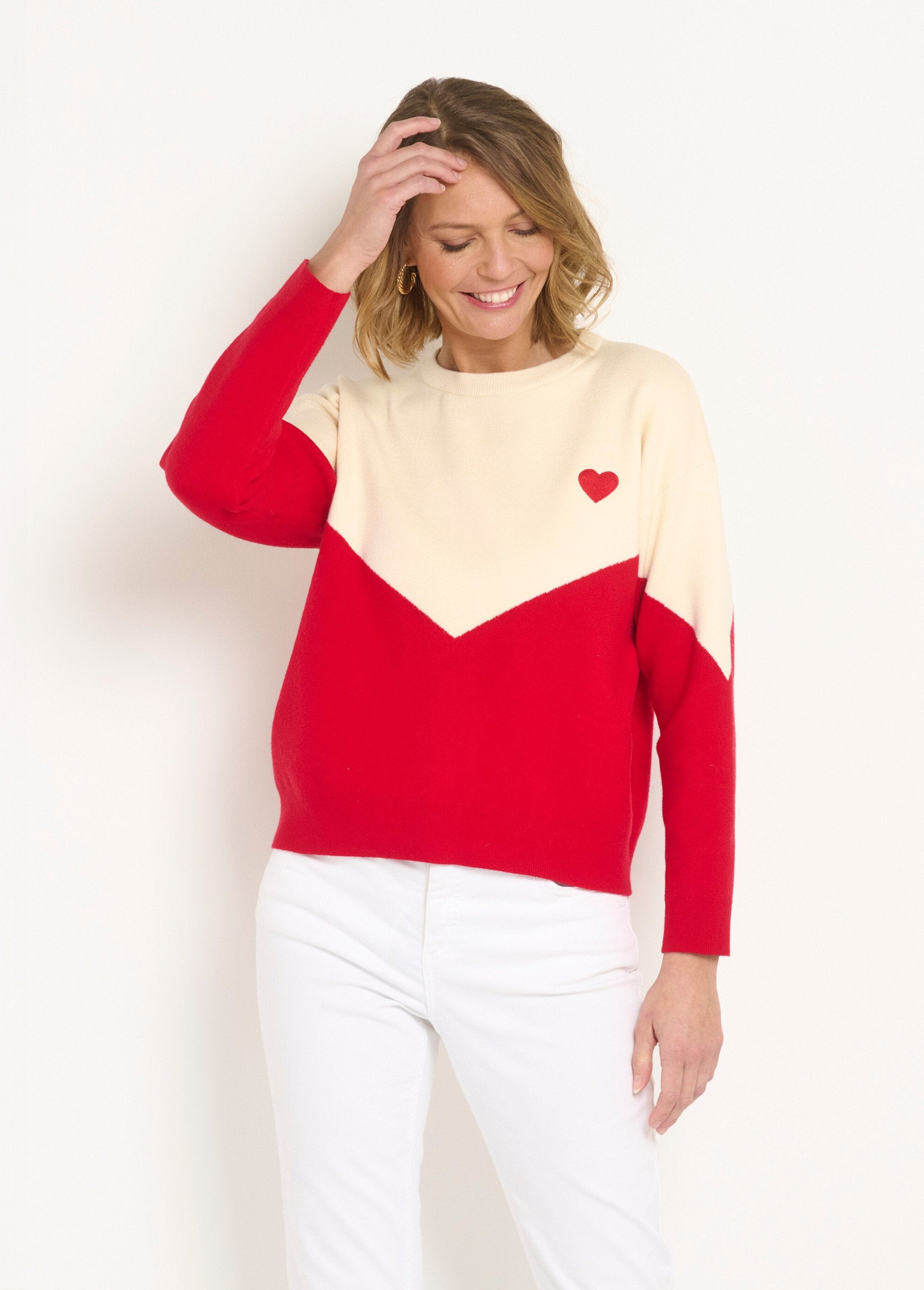 Warm_sweater_with_graphic_effect_and_heart_detail_Red_and_ecru_FA1_slim