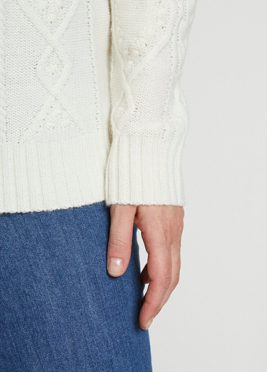 Short_warm_sweater_with_cable_high_collar_Ecru_DE2_slim