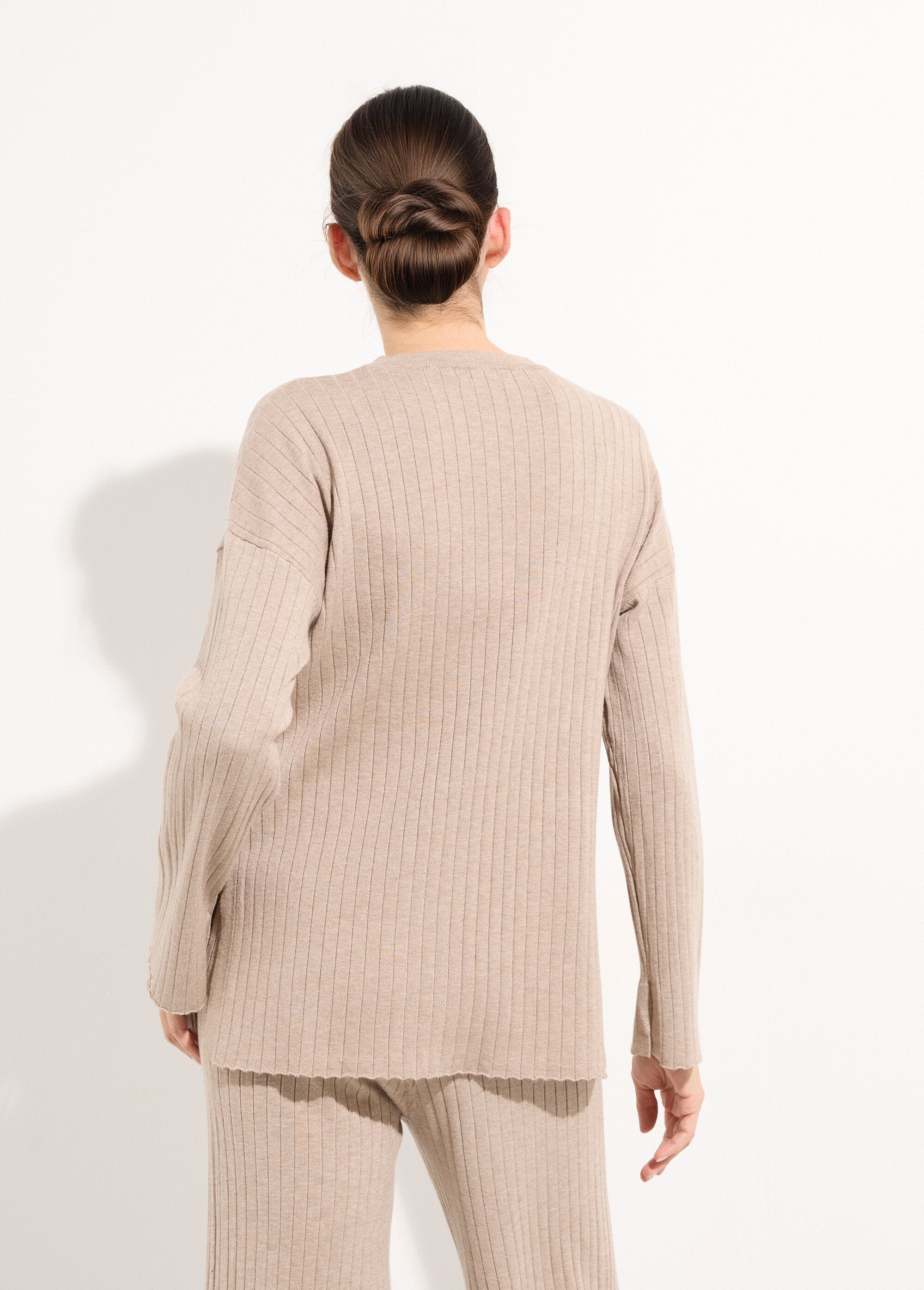 Pull_confort_avec_maille_cotes_plates_Beige_DO1_slim