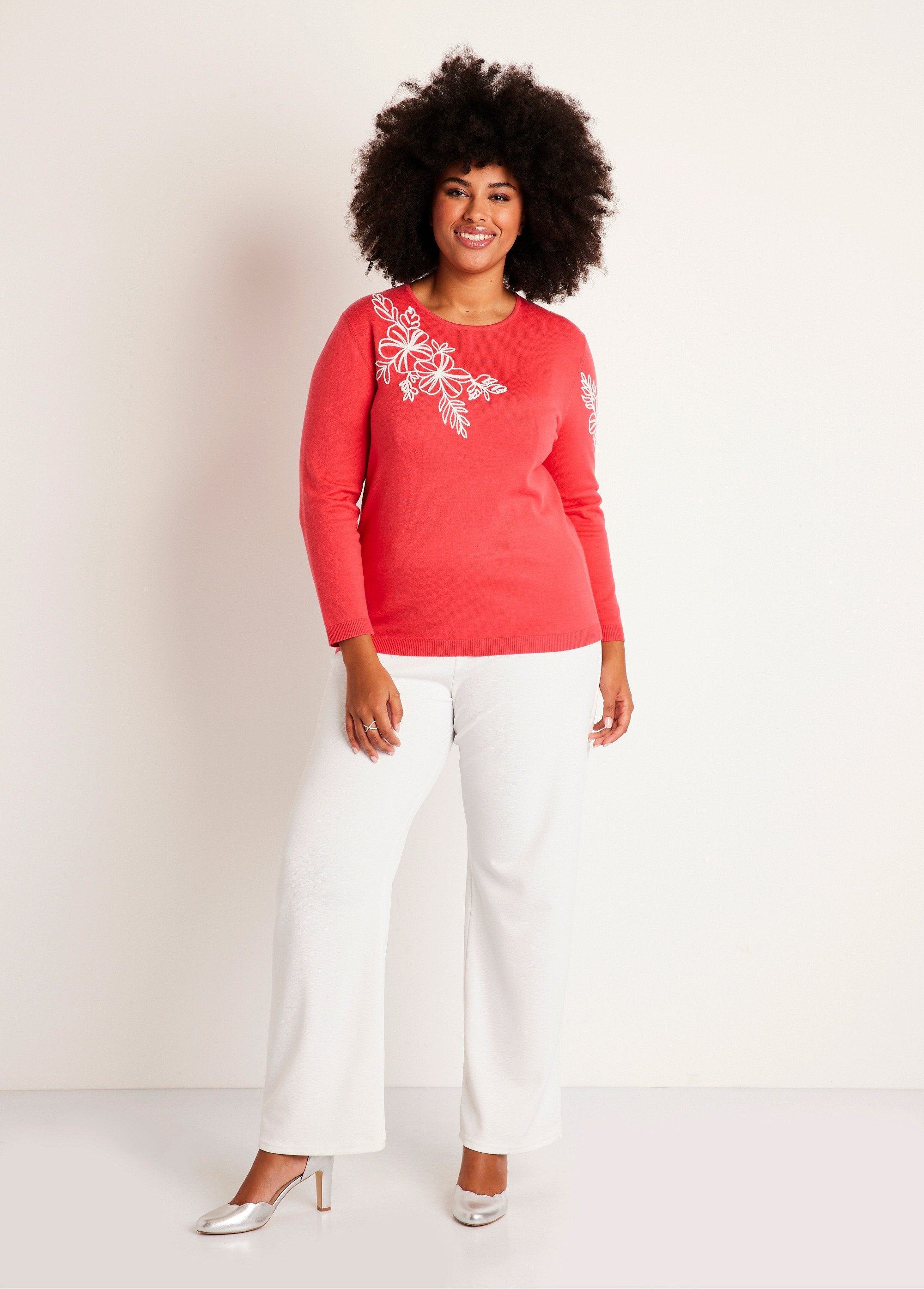 Fine_embroidered_sweater_Coral_and_white_SF1_curvy