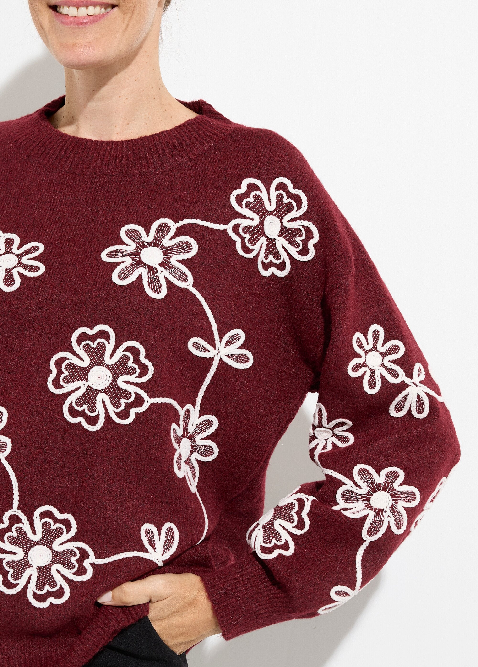 Pull_montant_application_fleurs_brodées_Bordeaux_DE1_slim
