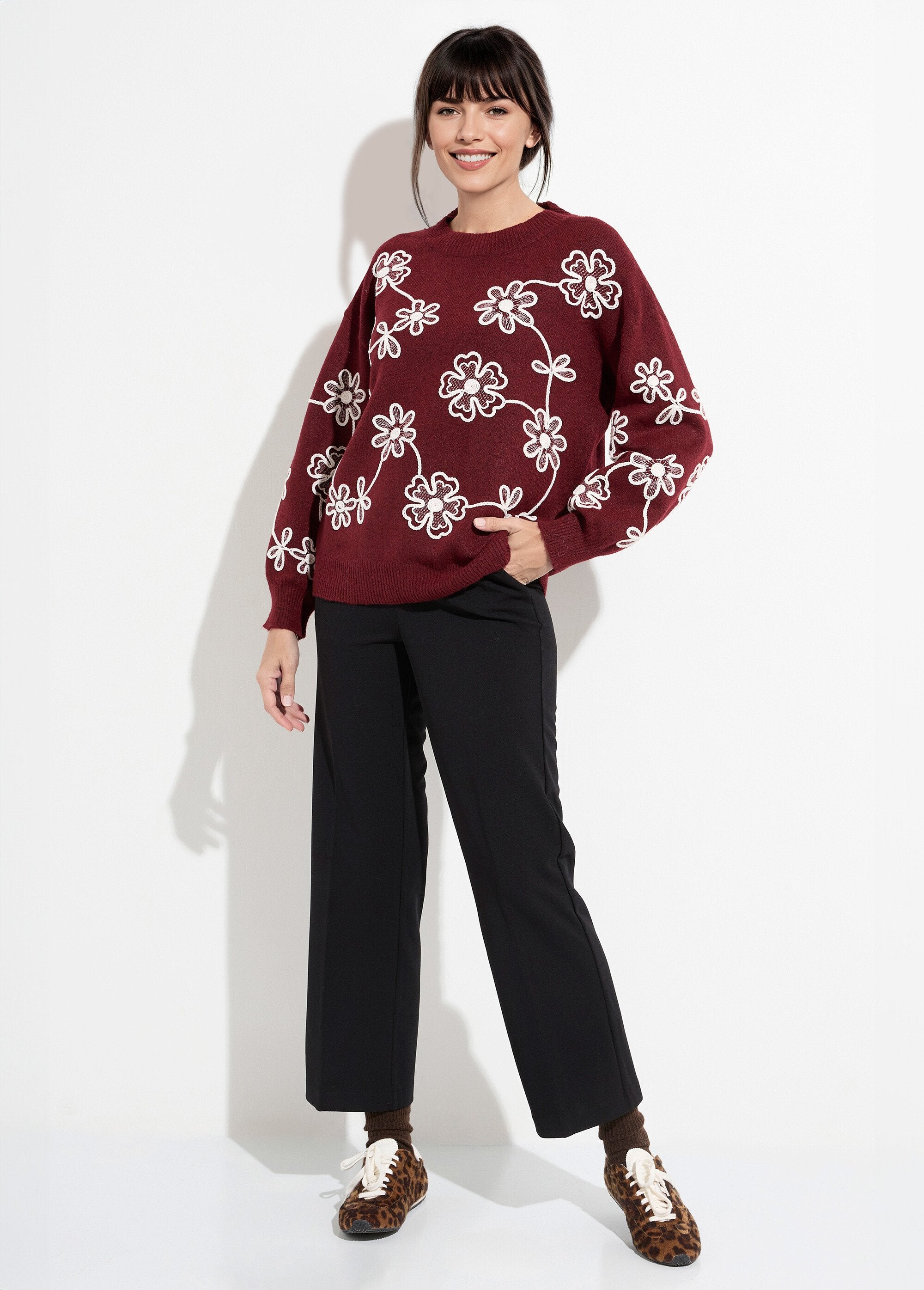 Pull_montant_application_fleurs_brodées_Bordeaux_SF1_slim