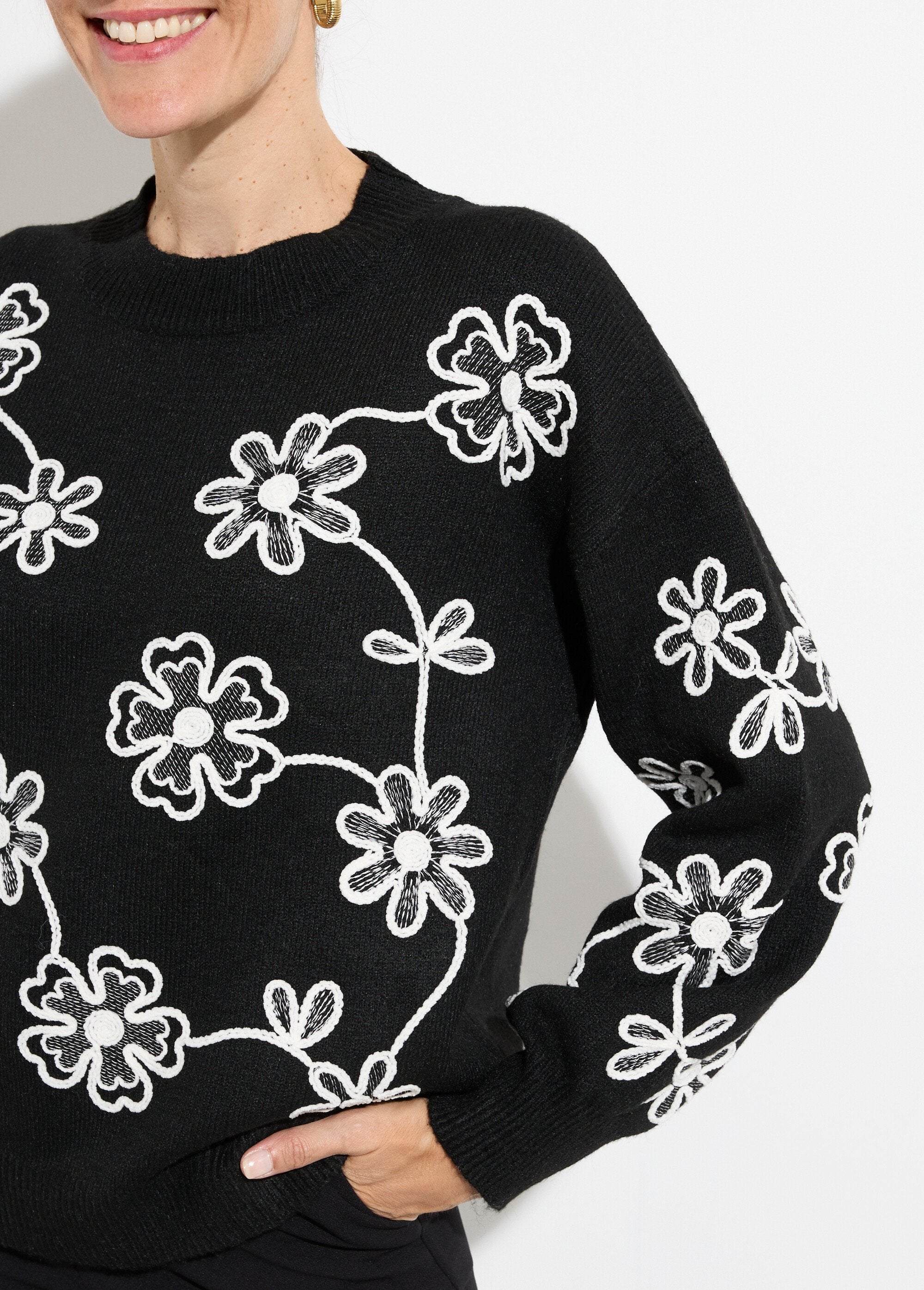 Pull_montant_application_fleurs_brodées_Noir_DE1_slim
