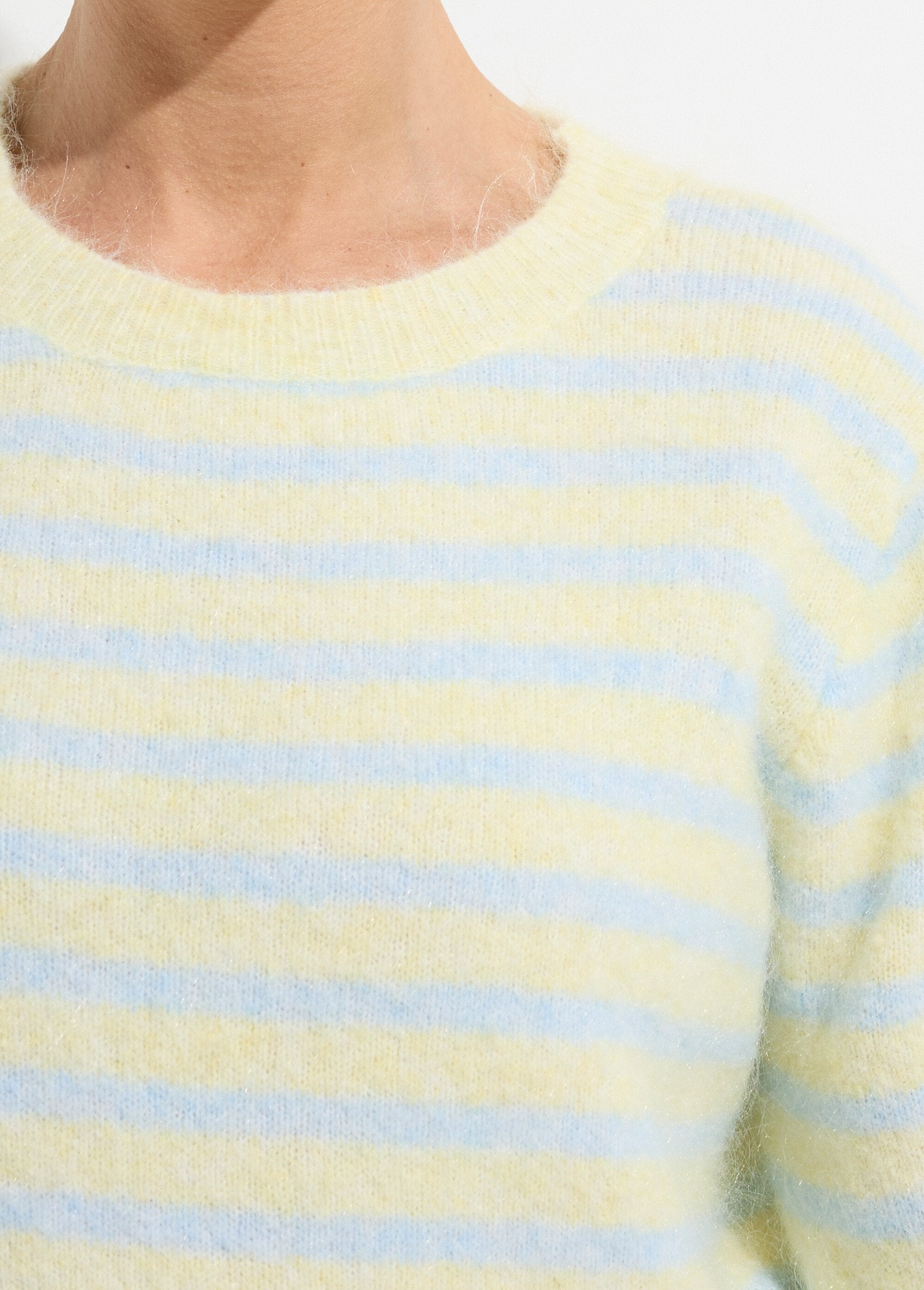 Striped_wool_sweater_with_buttoned_back_Blue_and_yellow_DE2_slim