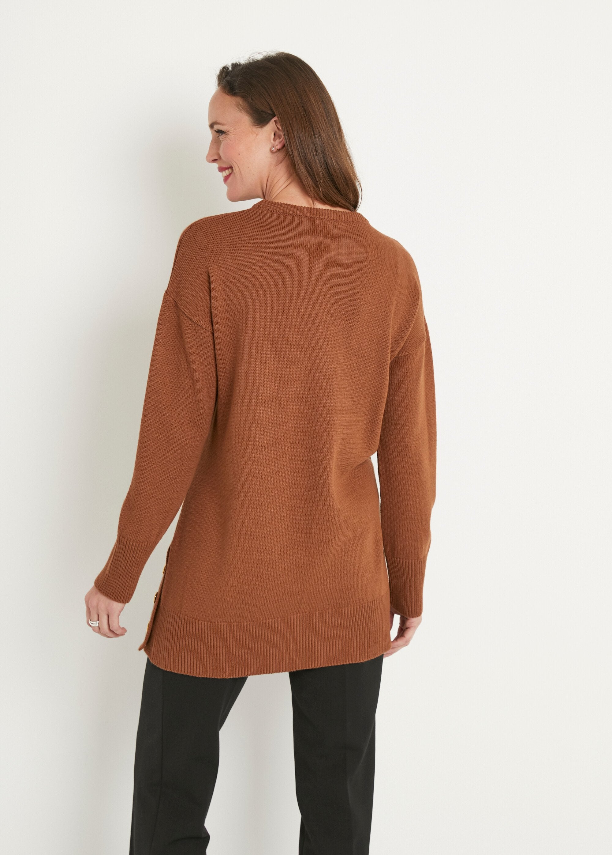 Long,_round-neck,_plain_tunic_sweater_with_buttons_Caramel_DO1_slim