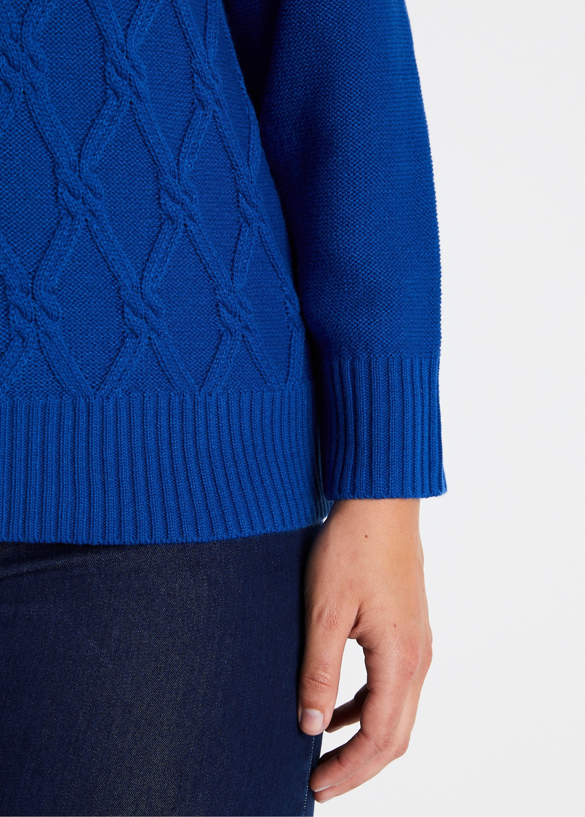 Plain_jersey_sweater_with_high_collar_Hard_blue_DE2_curvy