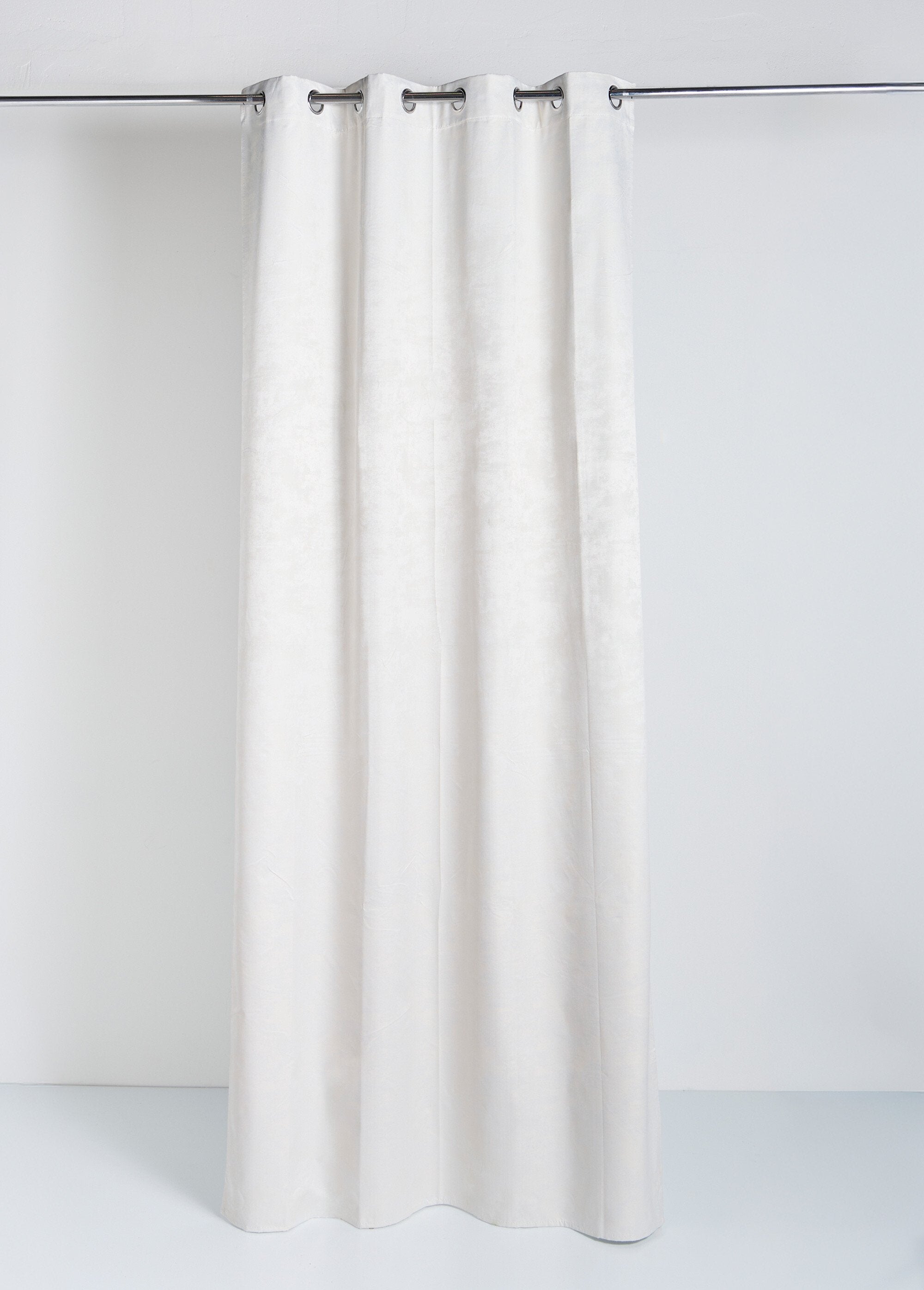 Plain_blackout_curtain,_1_panel,_eyelets_Egg_shell_FA1_slim