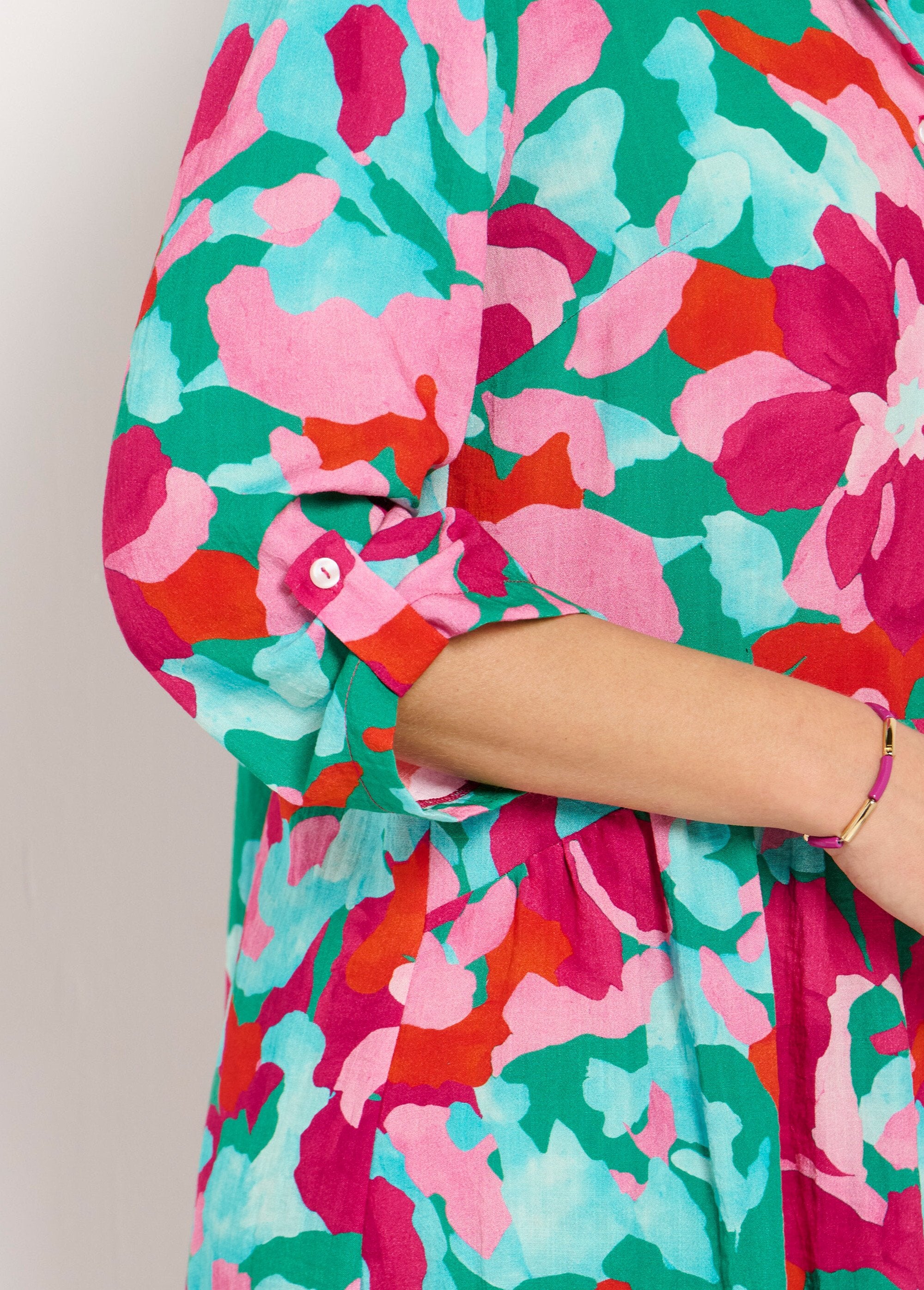 Short_floral_shirt_dress_with_3/4_roll-up_sleeves_Pink_and_blue_DE1_slim