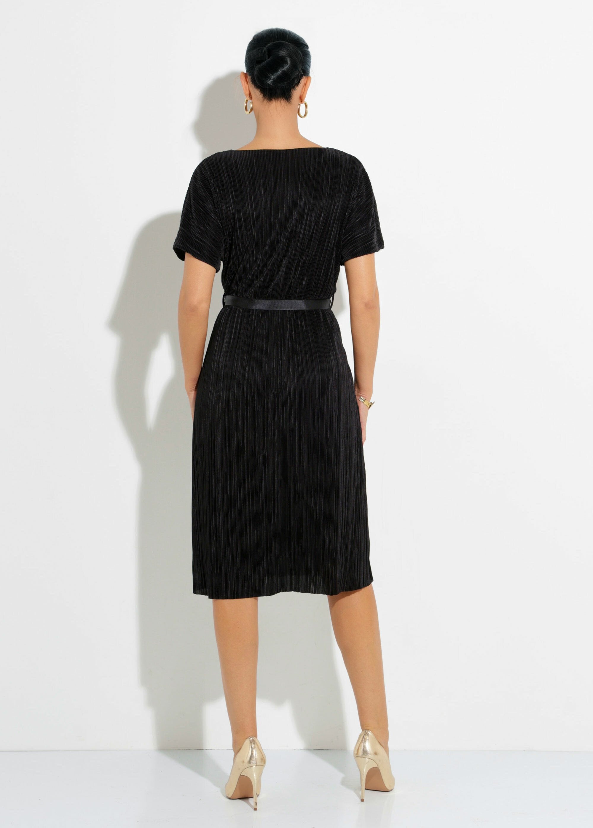 Chic_pleated_dress_with_a_sweetheart_neckline_Black_DO1_slim