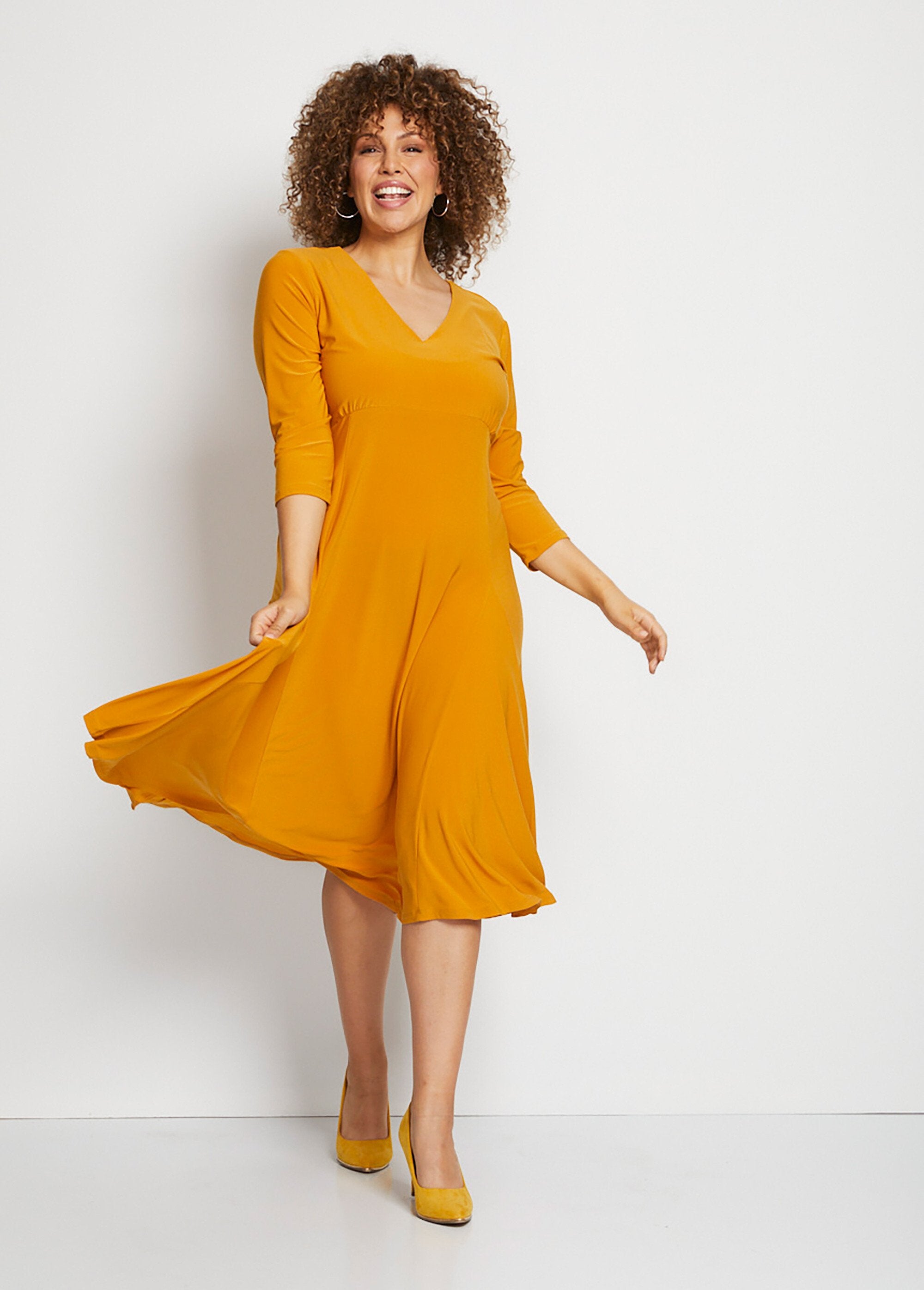 Short_dress_with_flared_base_and_V-neck_YELLOW_SF1_curvy