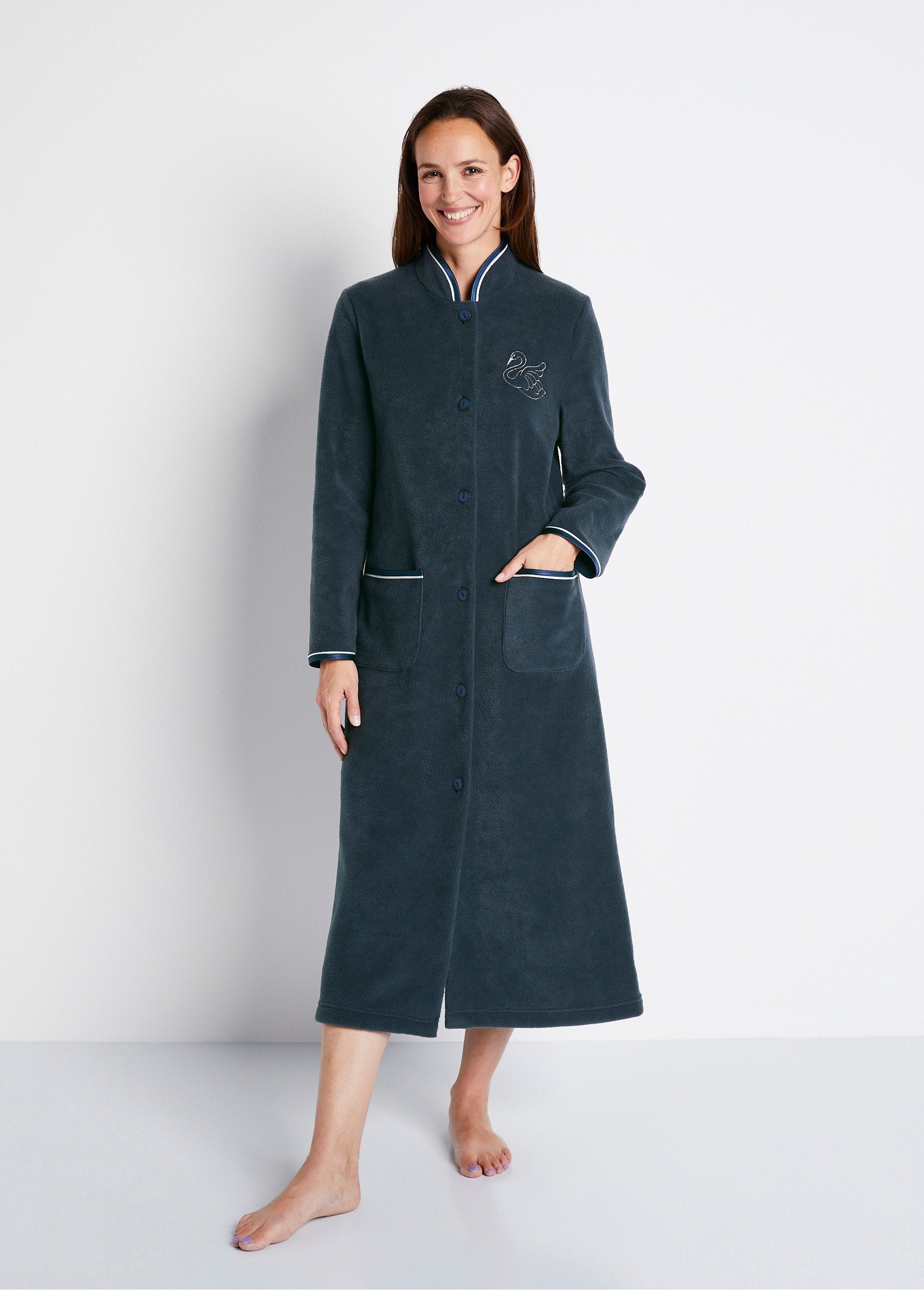 Long_fleece_embroidered_dressing_gown_easy_to_put_on_Marine_FA1_slim