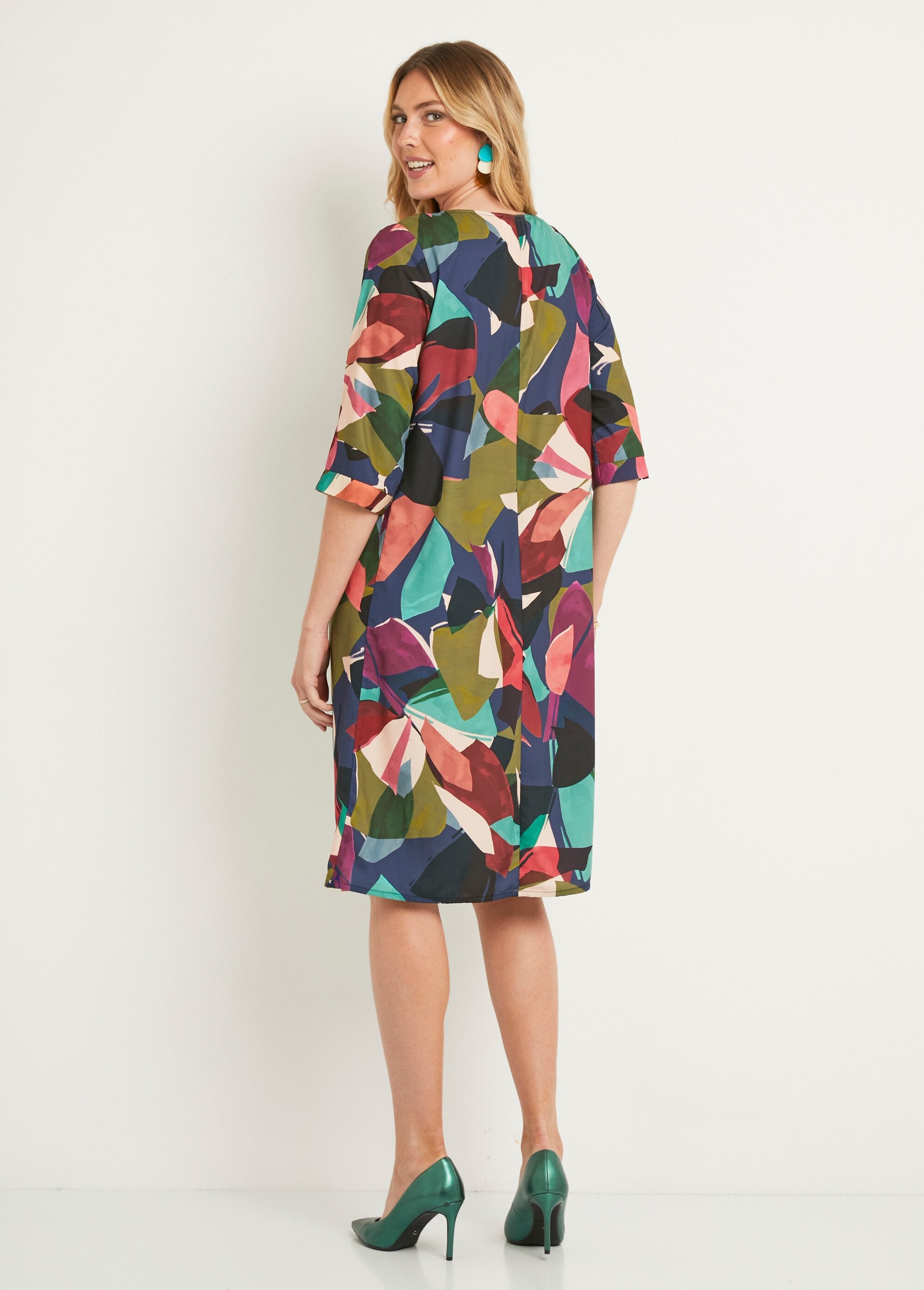 Short_flowing_graphic_straight_dress_Multicolor_DO1_slim