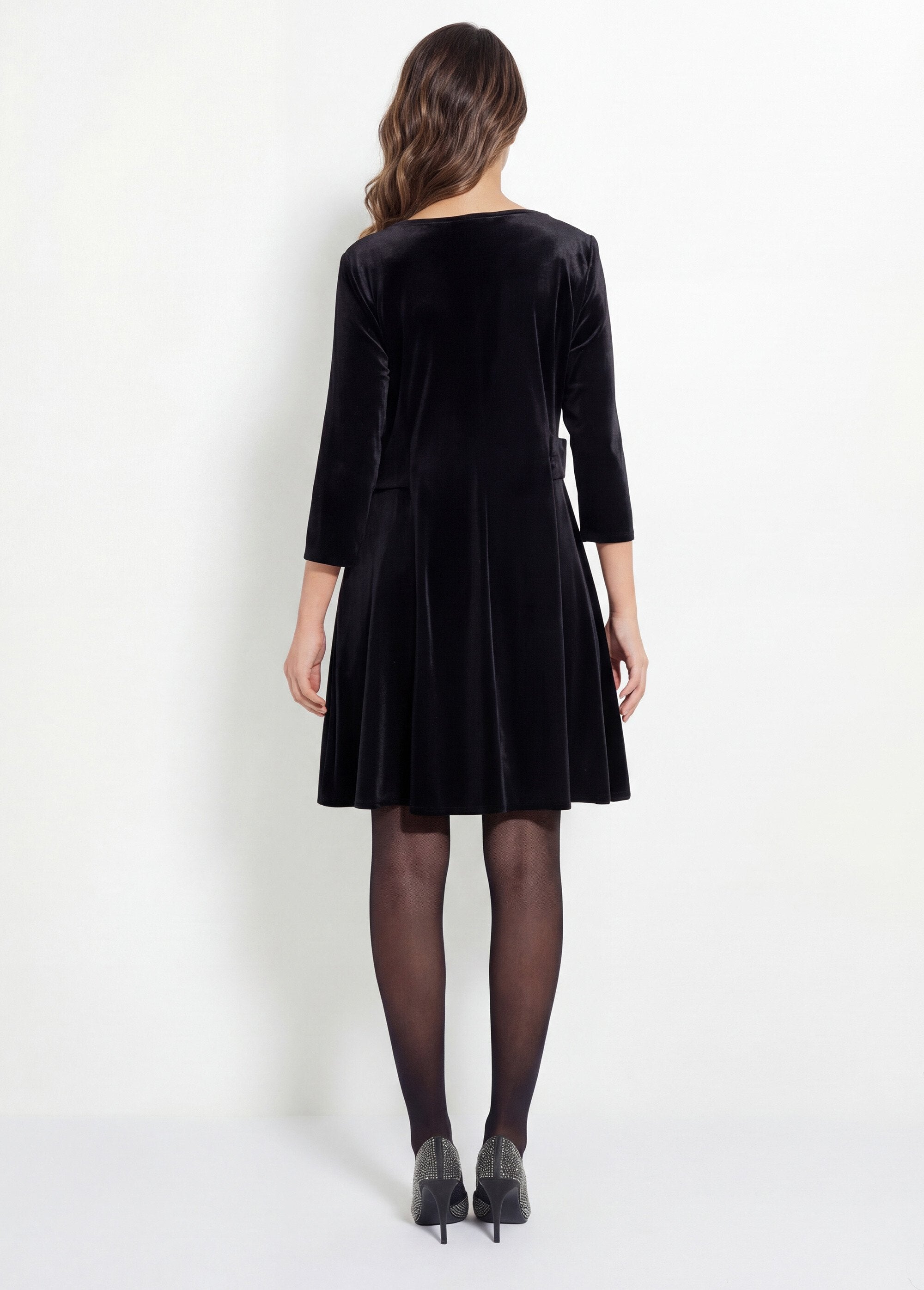 Velvet_dress_with_a_round_neck_and_defined_waist_Black_DO1_slim