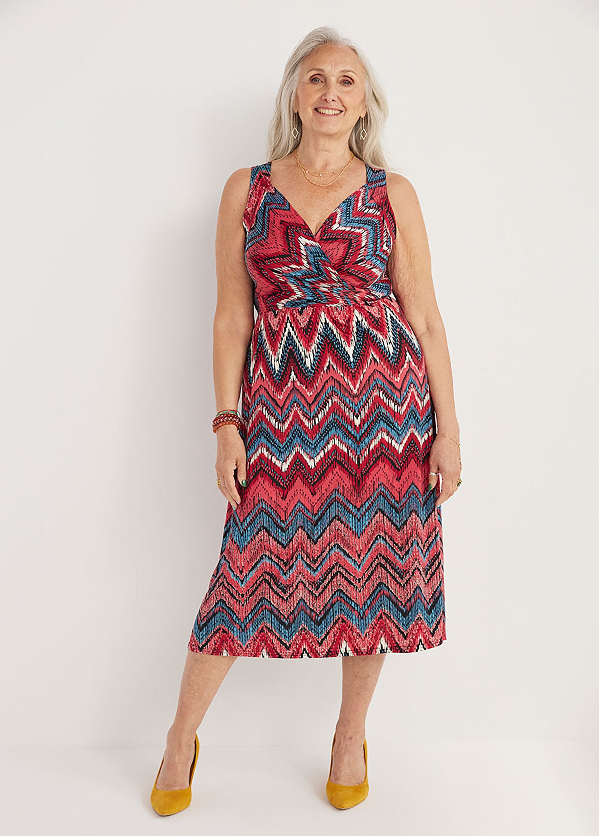 Long_sleeveless_wrap_dress_Pink_background_FA1_curvy