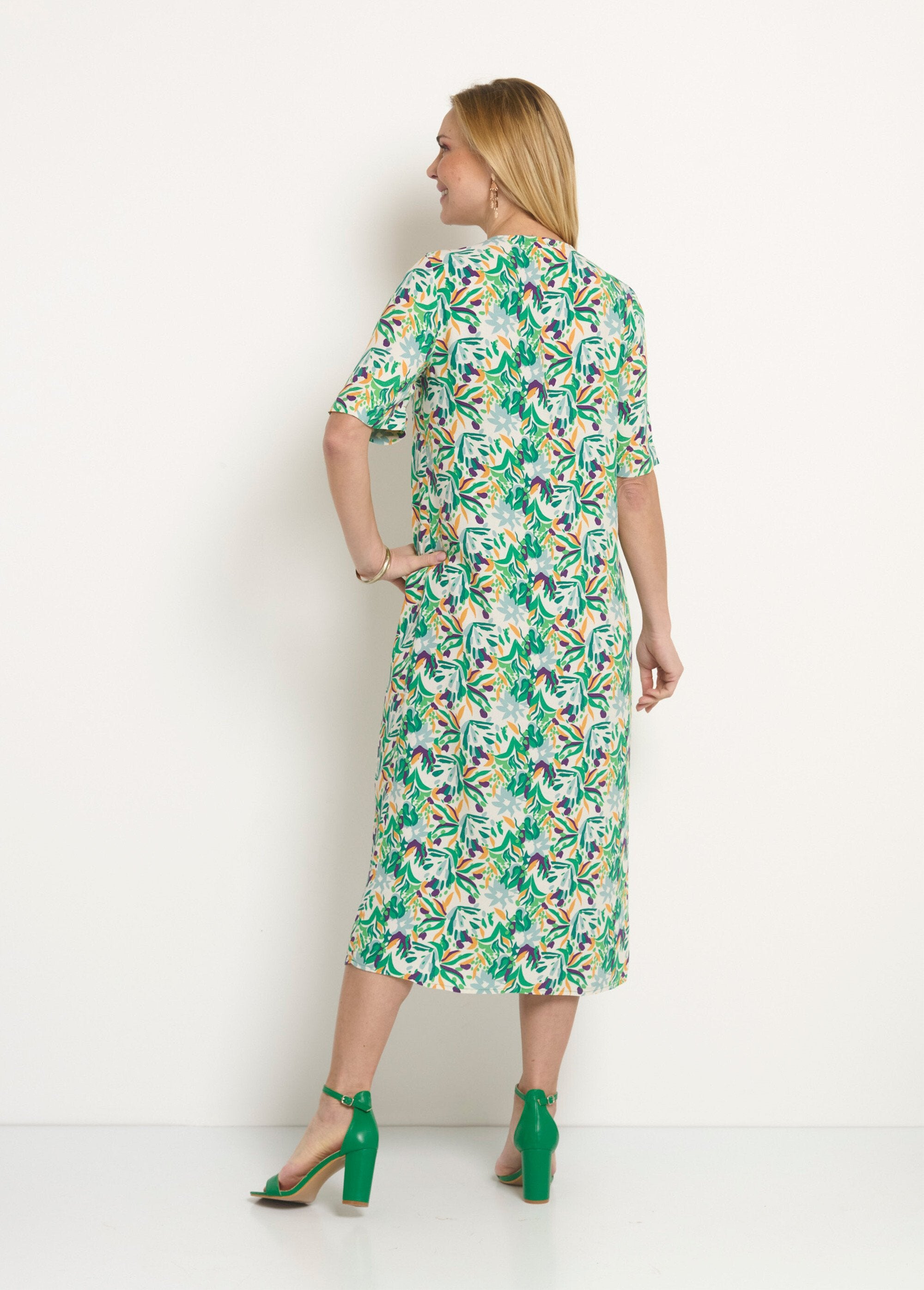 Long_printed_dress_with_V-neck_and_short_sleeves_Green_prints_DO1_slim