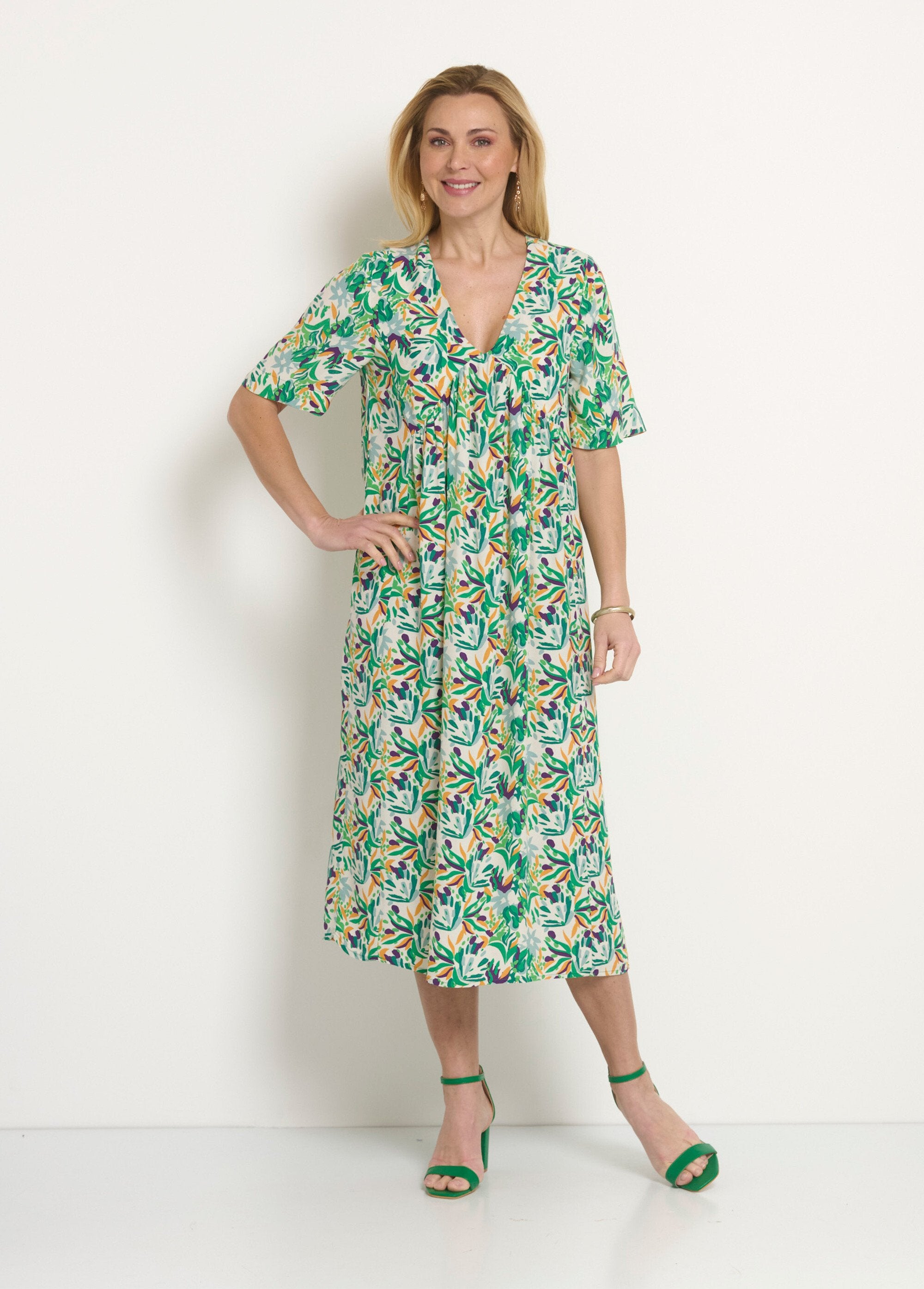 Long_printed_dress_with_V-neck_and_short_sleeves_Green_prints_FA1_slim