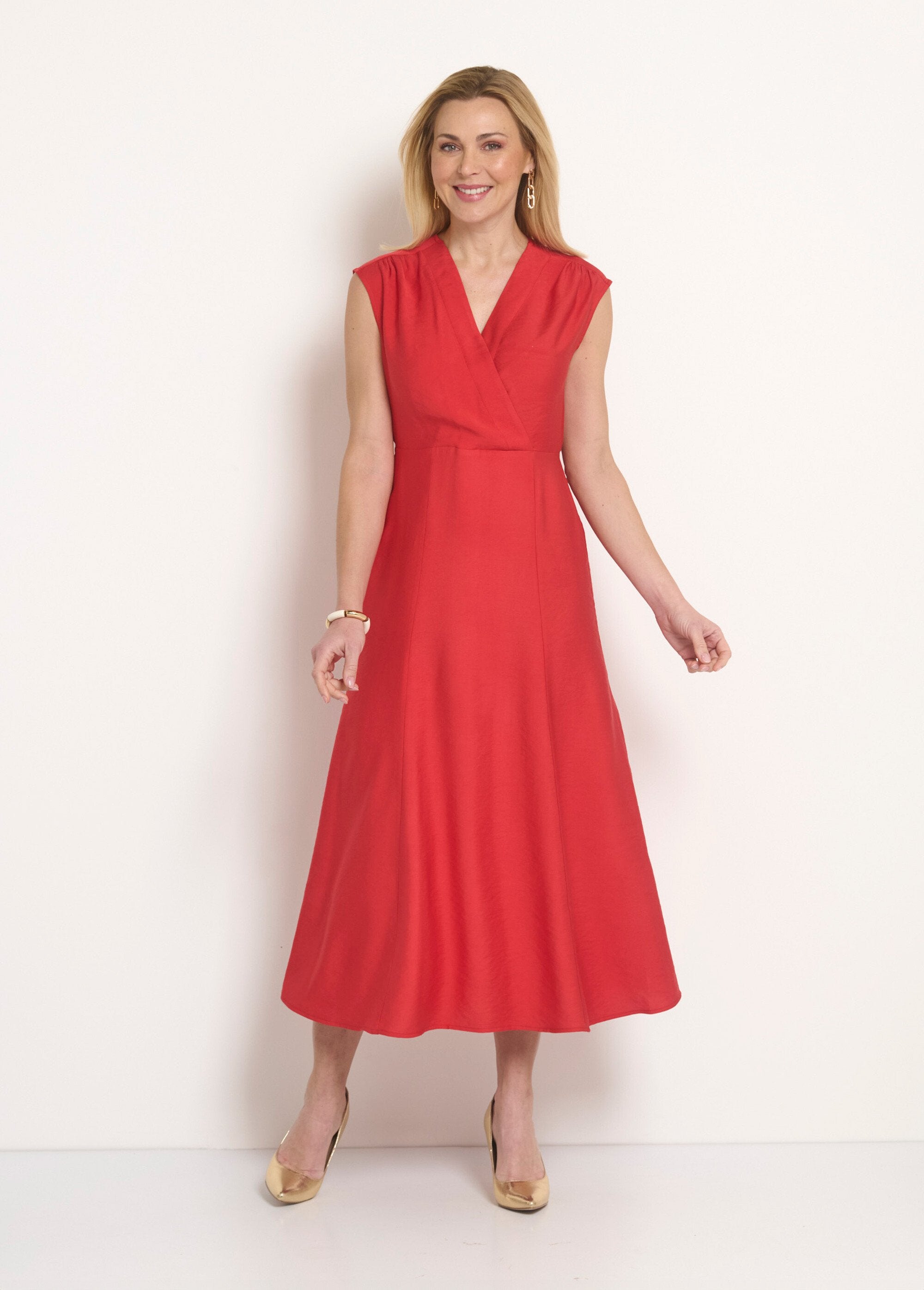 Long_sleeveless_dress_with_sweetheart_neckline_Red_FA1_slim