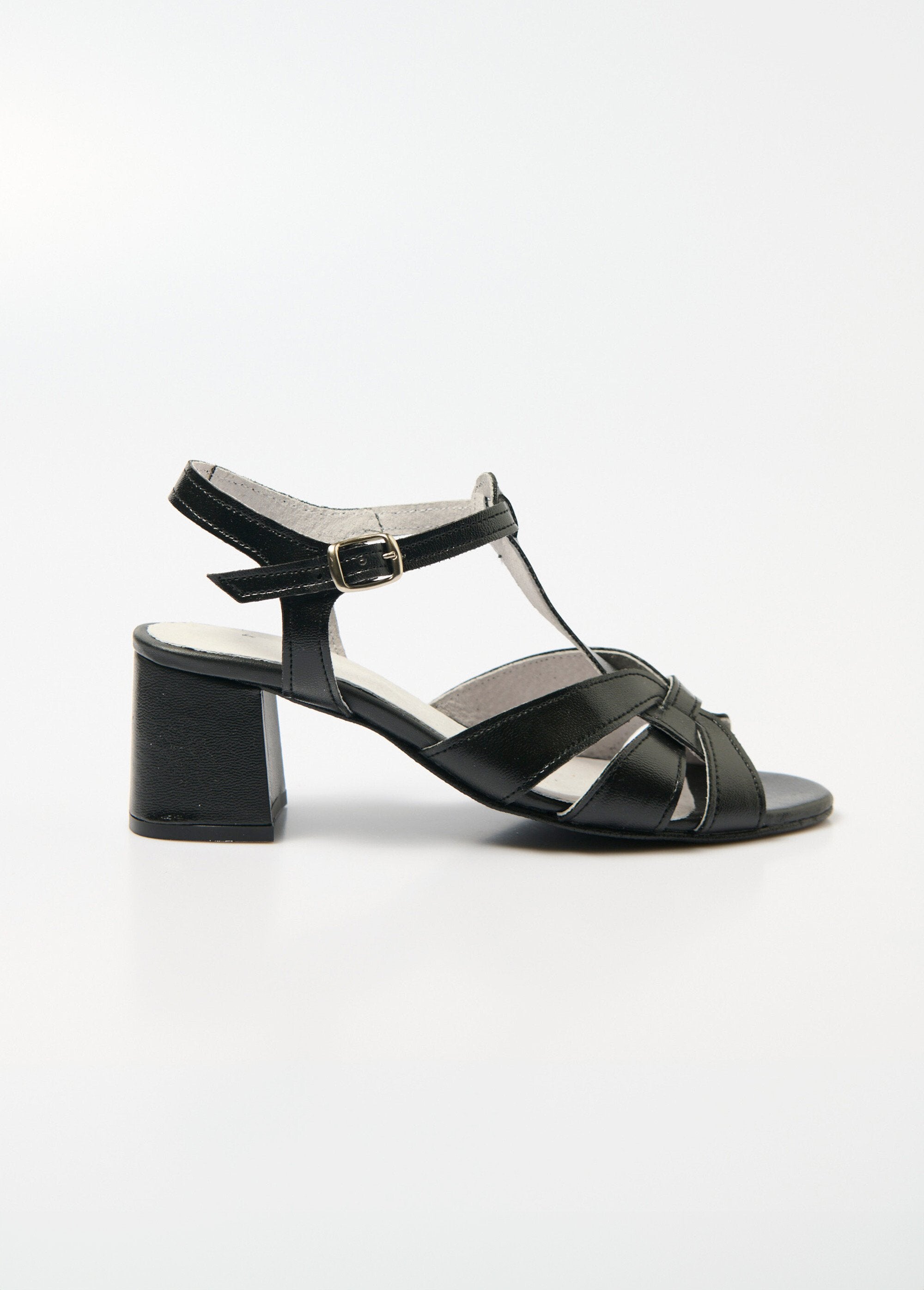 Comfort_width_crossed_strap_heeled_sandals_Black_DR1_slim