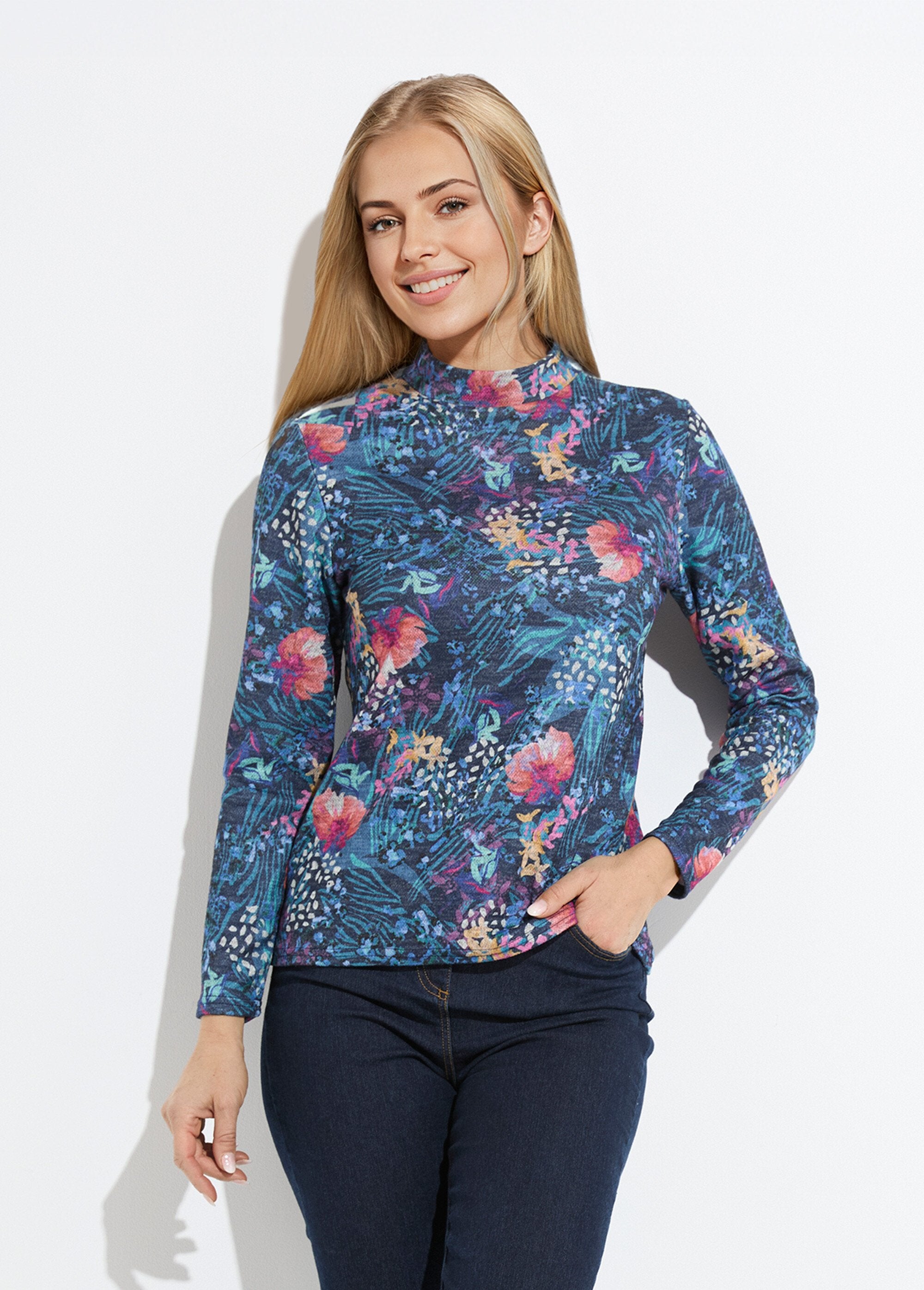 Short_warm_undershirt_with_high_collar_Blackcurrant_and_blue_FA1_slim