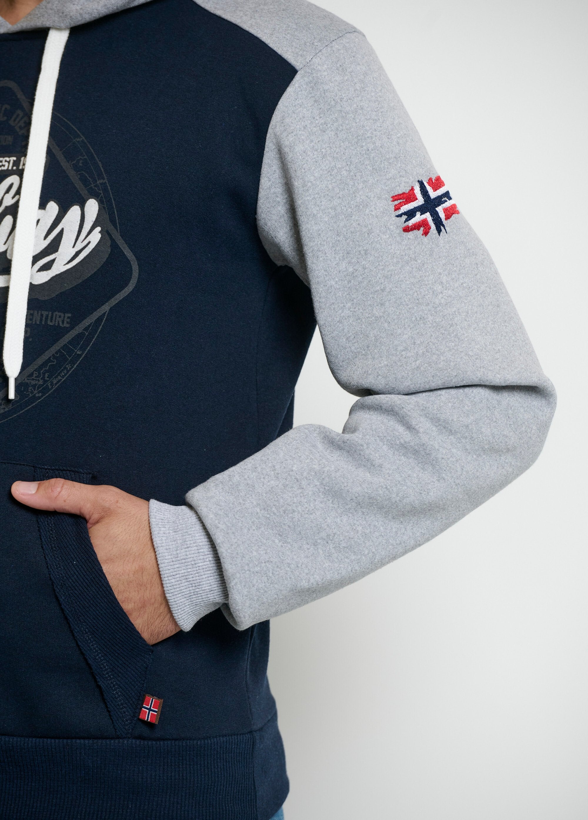 Vintage_Logo_Hoodie_Marine_DE2_slim