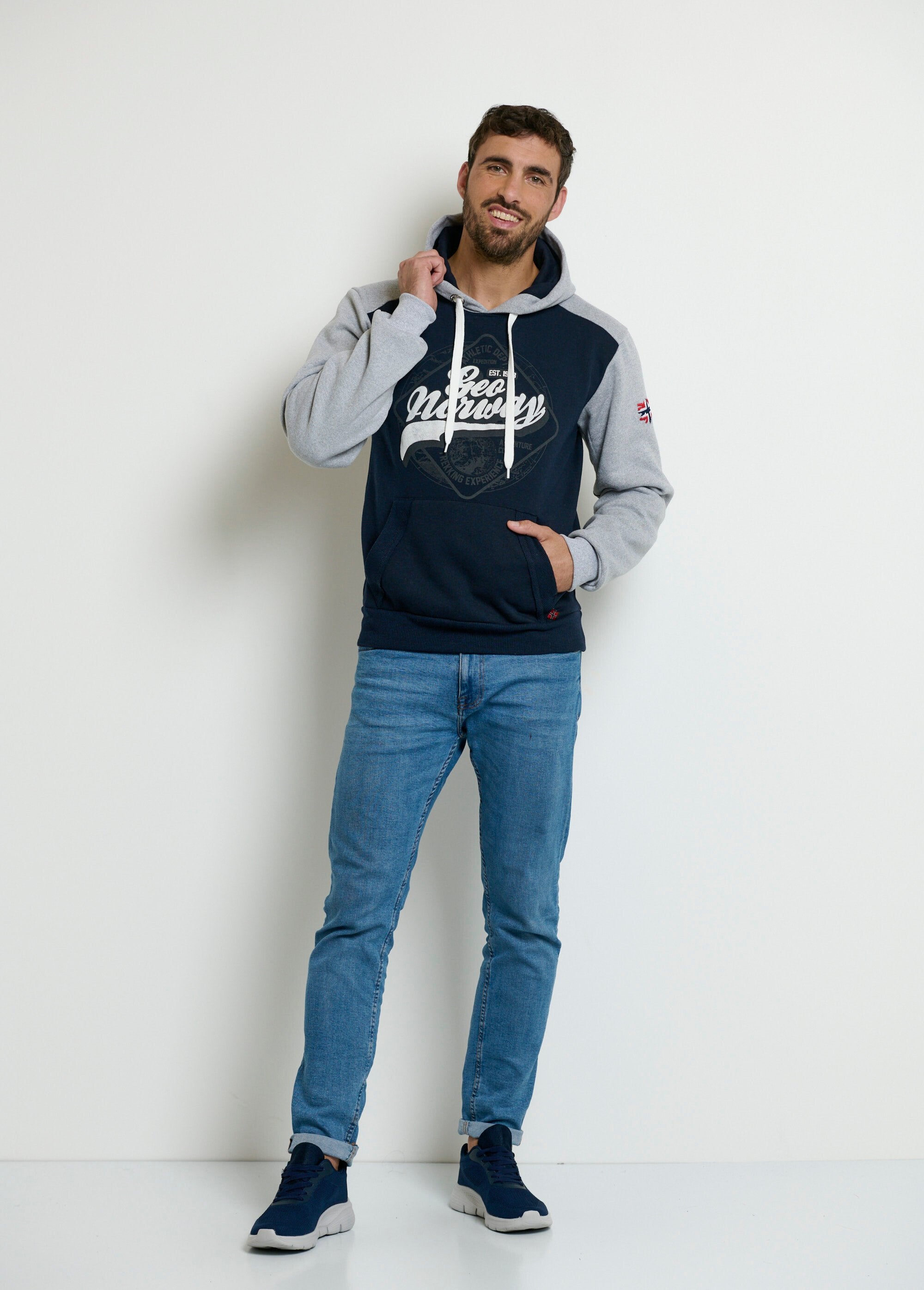 Vintage_Logo_Hoodie_Marine_SF1_slim