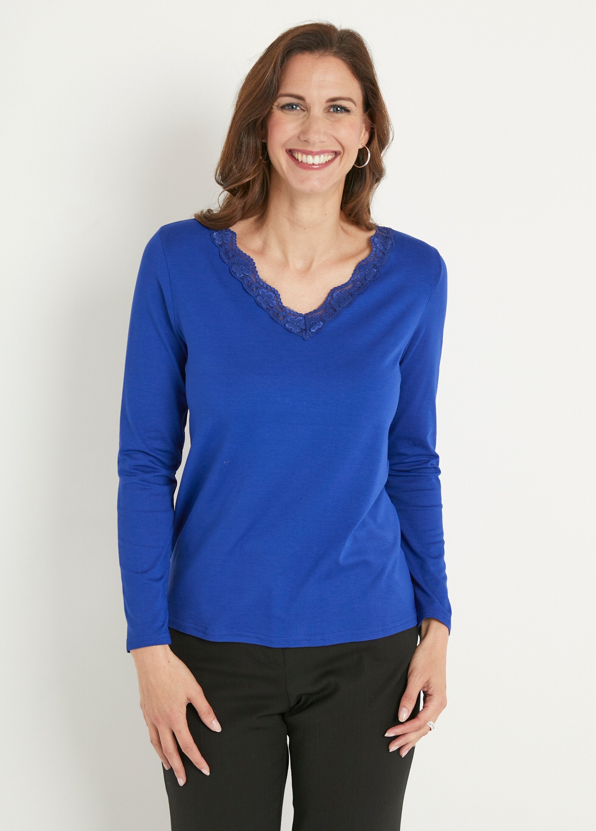 Short_lace_V-neck_long-sleeved_t-shirt_Hard_blue_FA1_slim