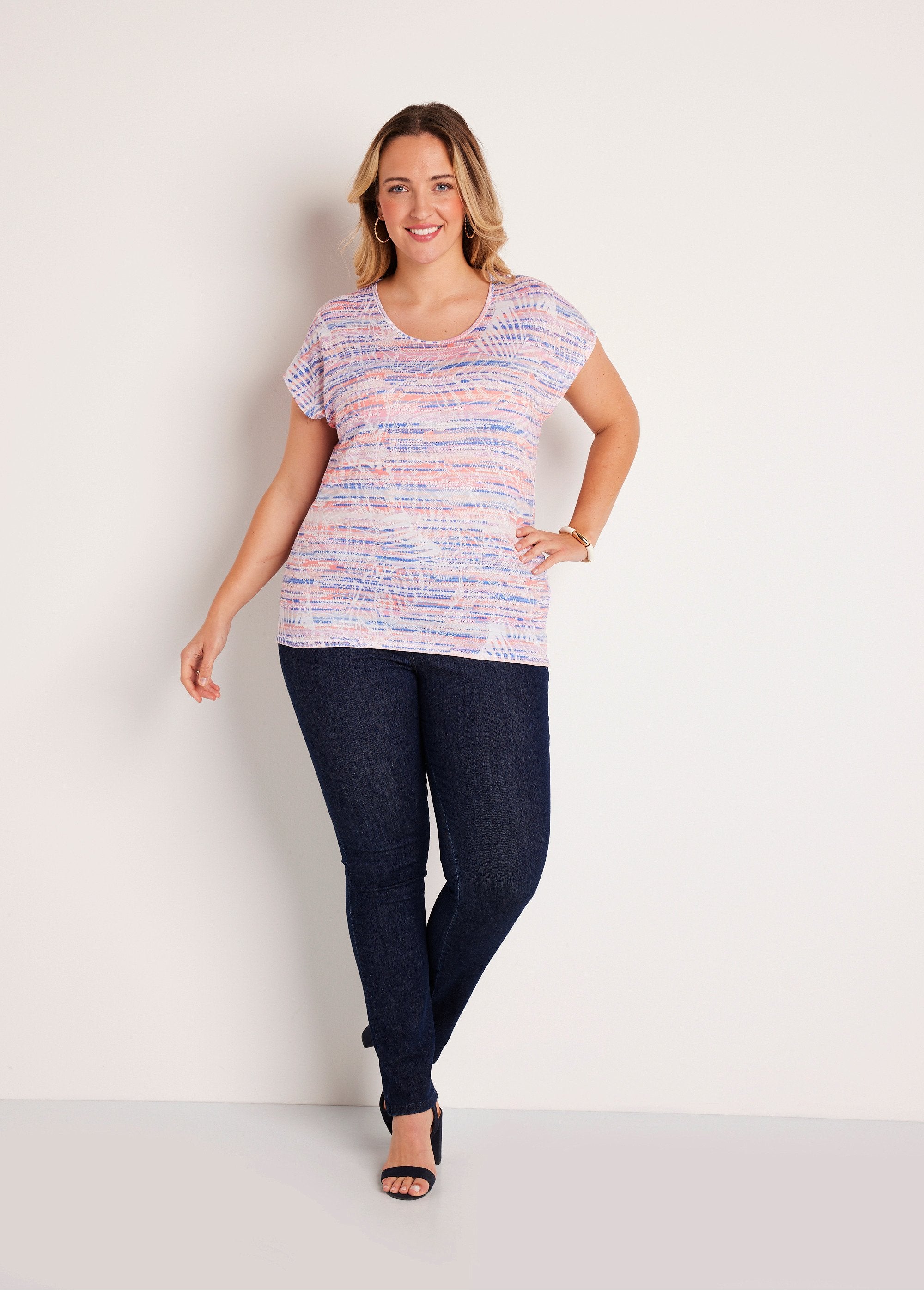 Short_straight_t-shirt_with_graphic_pattern_Melon_print_SF1_curvy