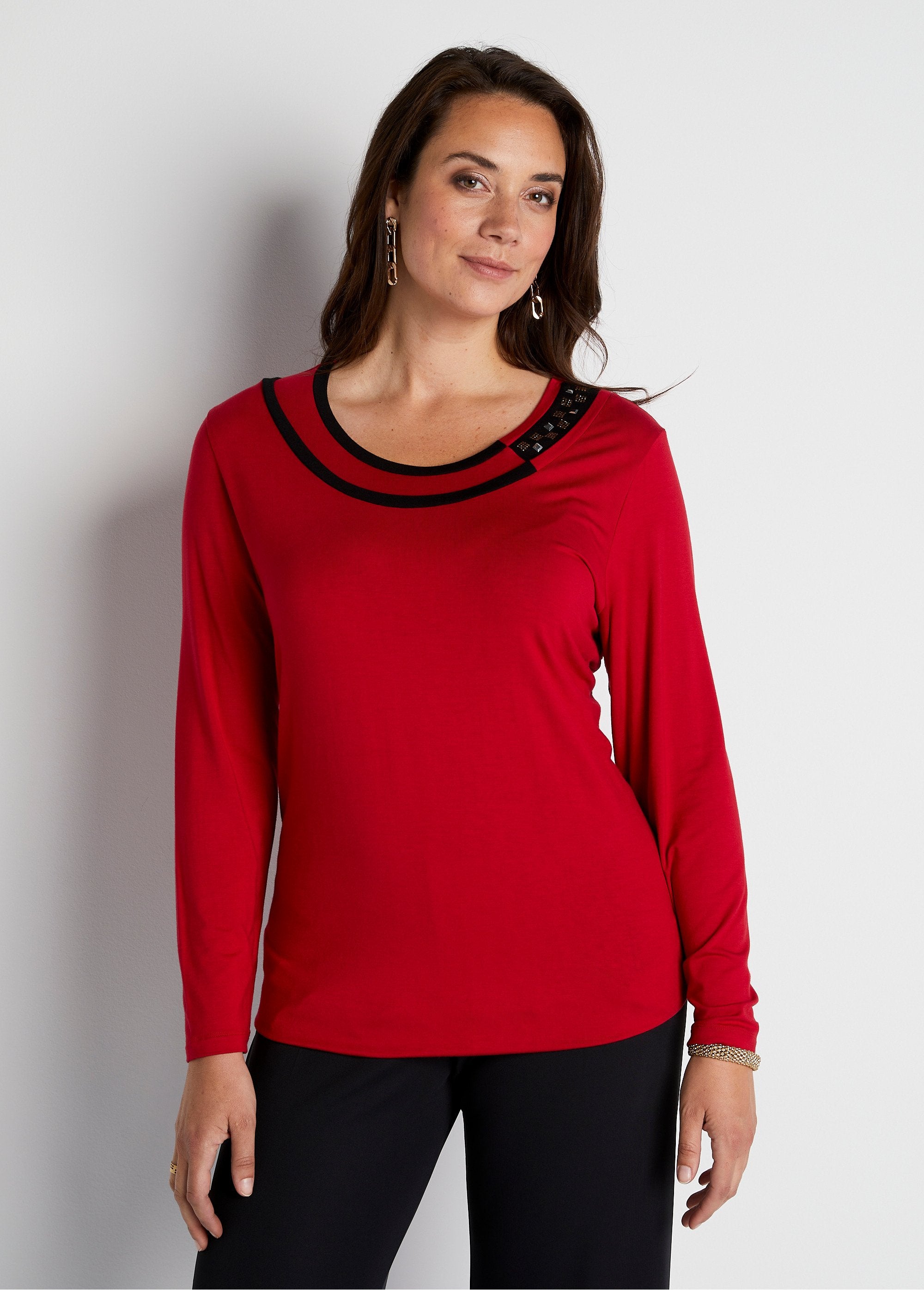 Flowing_round_neck_t-shirt_with_rhinestones_Red_FA1_curvy