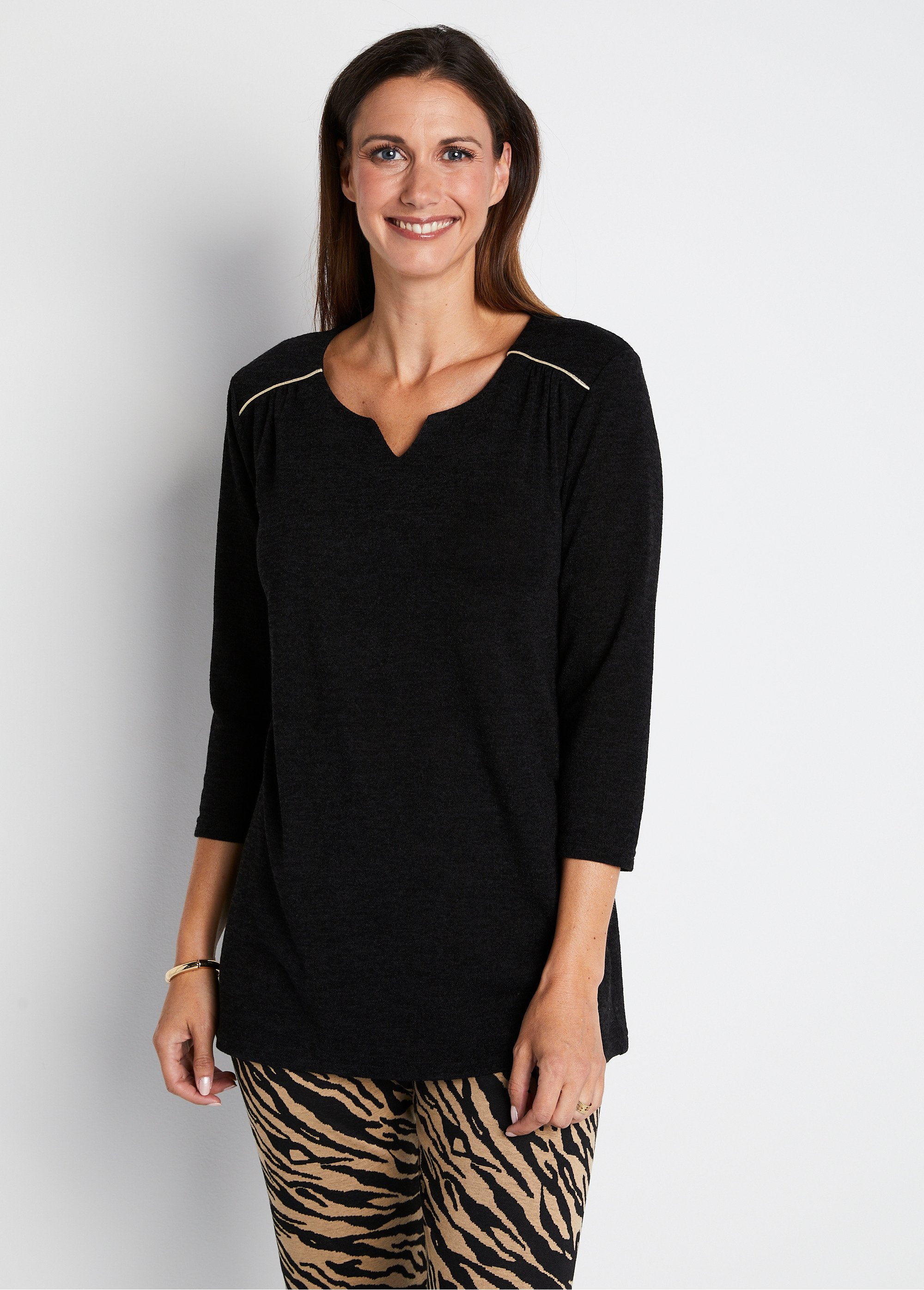 Long_flared_t-shirt_with_3/4_sleeves_and_round_neck_Plain_black_FA1_slim