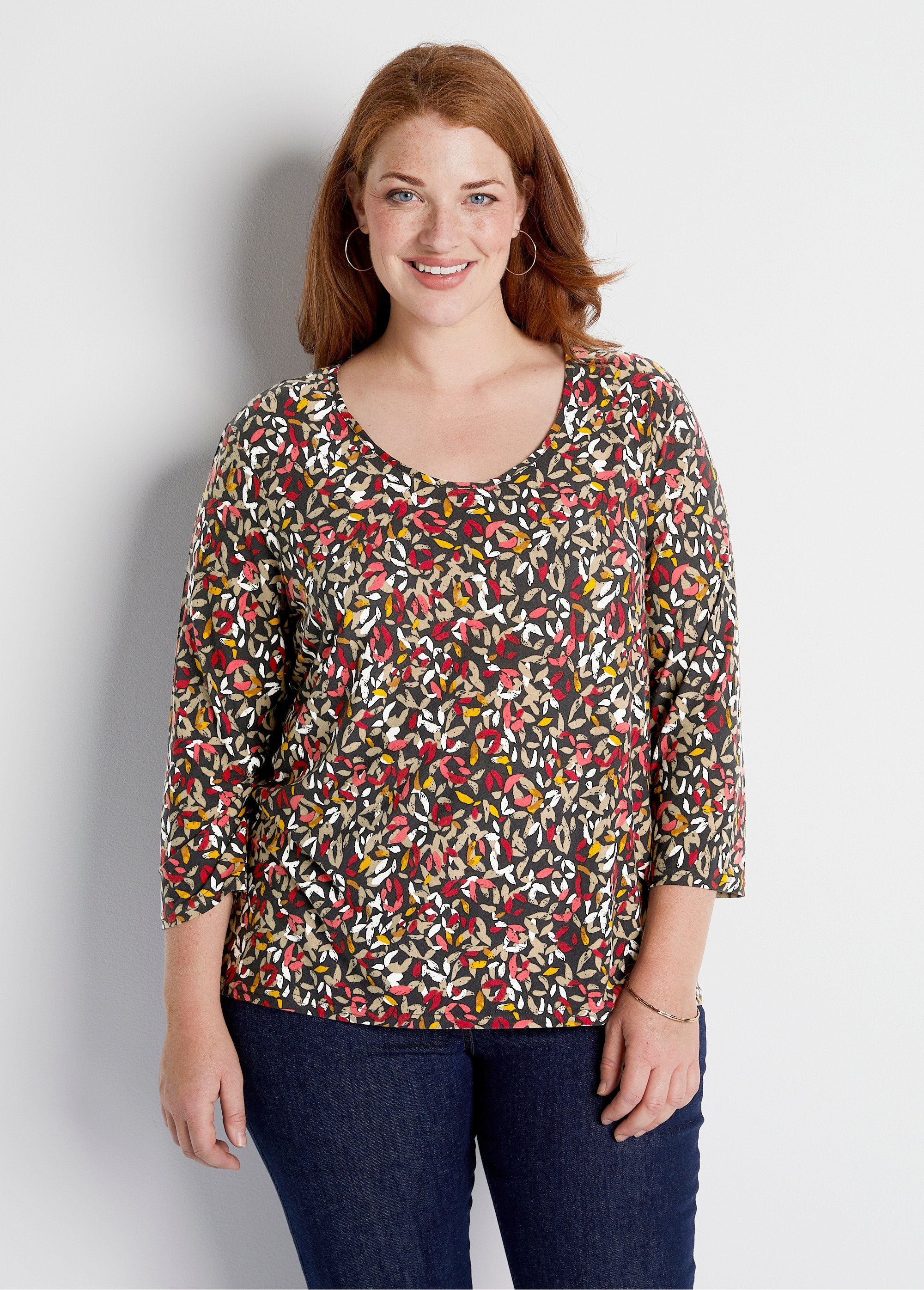 Short_round_neck_3/4_sleeve_printed_t-shirt_Black_background_FA1_curvy