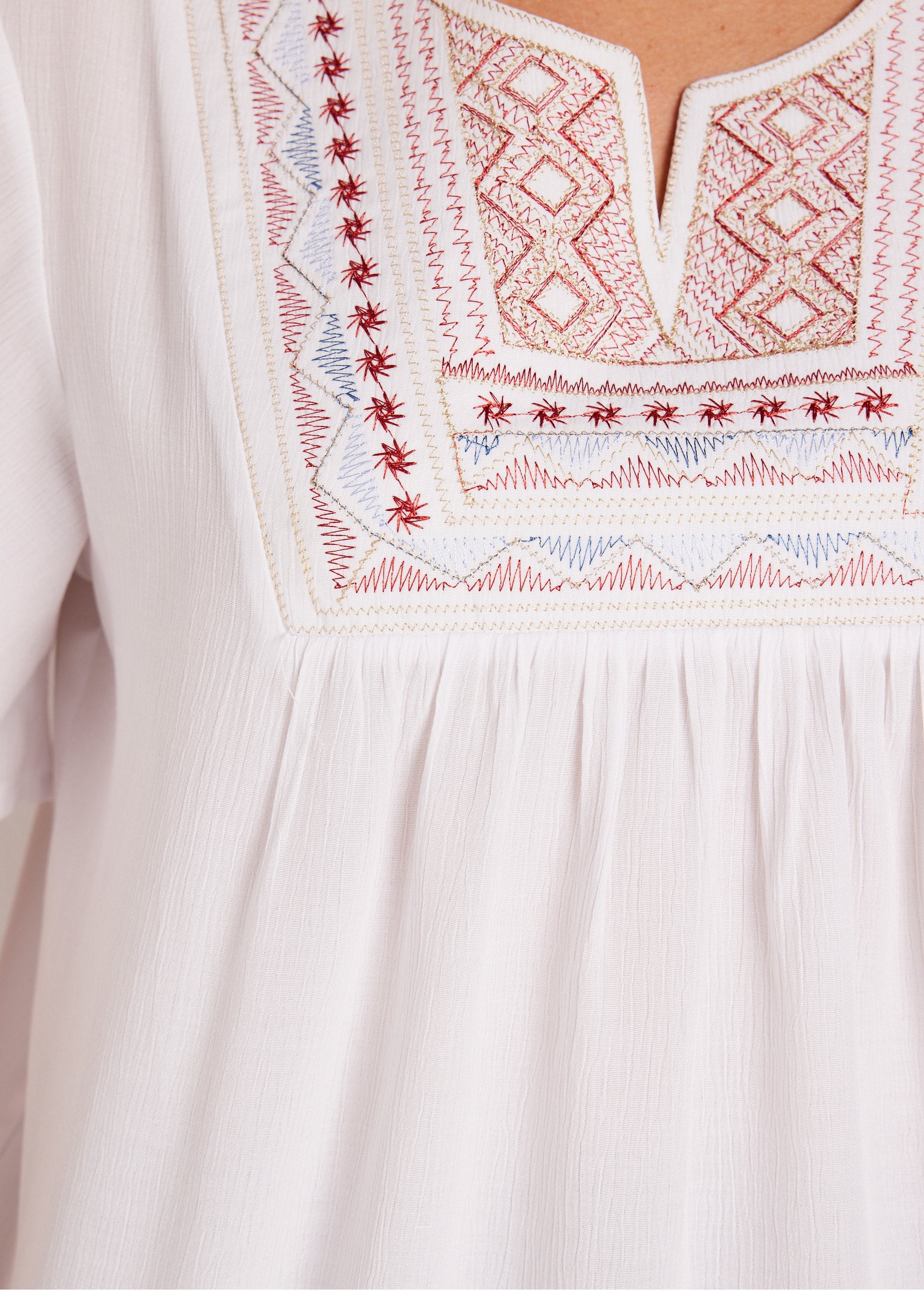 Long_embroidered_loose_tunic_White_DE2_slim