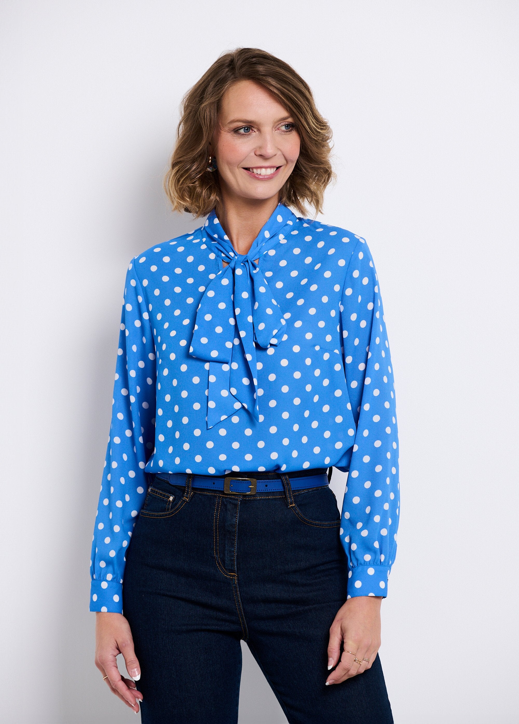 Flowing_tunic_with_pussy_bow_collar,_plain_or_polka_dot_Blue_and_white_FA1_slim