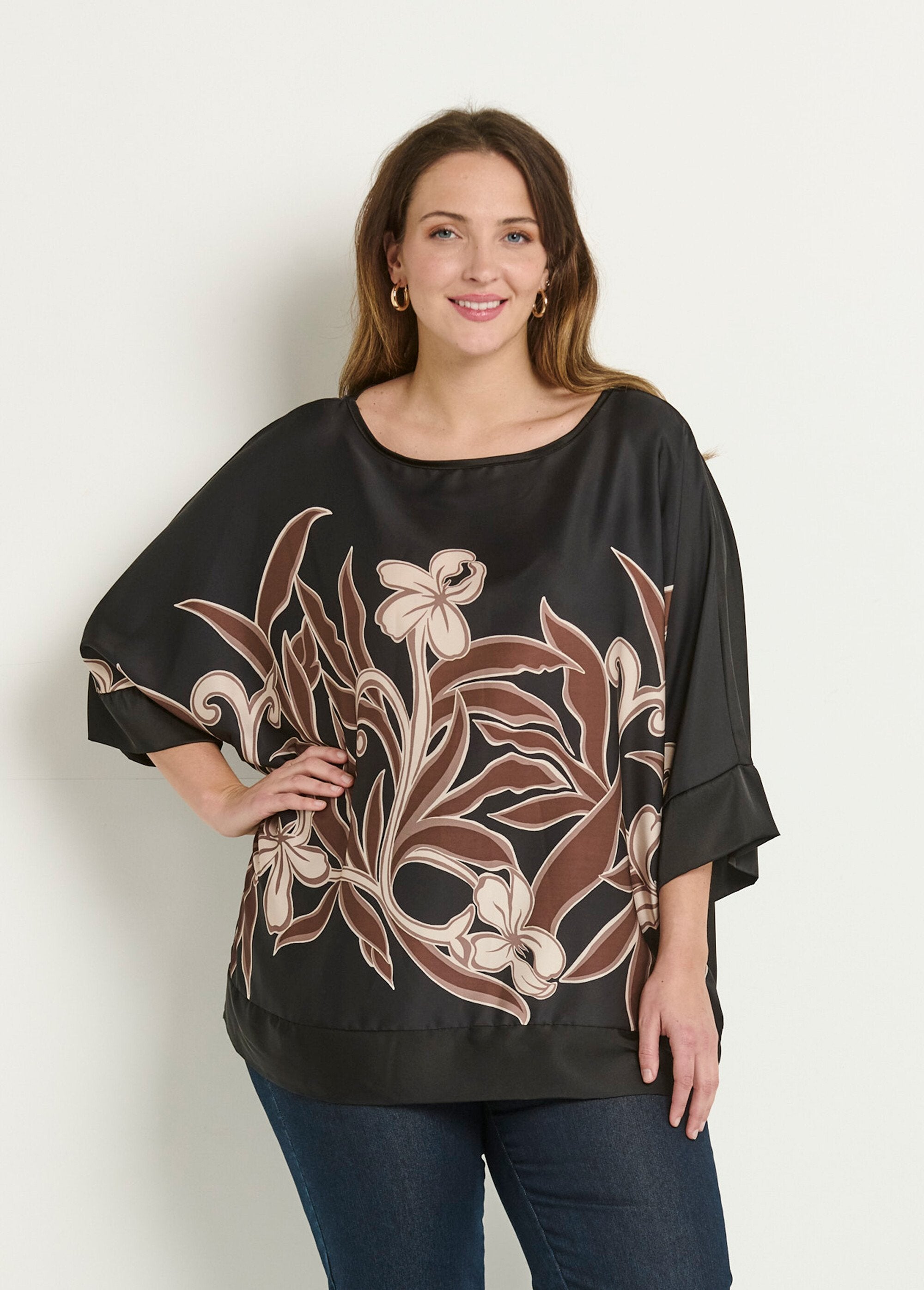 Satin_tunic_with_floral_motif_and_kimono_sleeves_Black_FA1_curvy