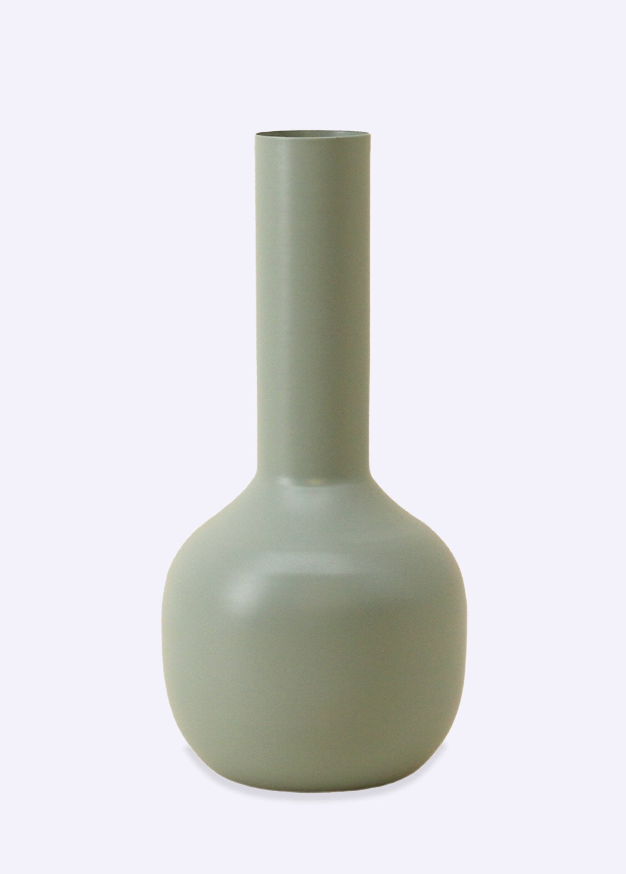 Metal_vase_with_a_narrow_and_long_neck_Green_FA1_slim