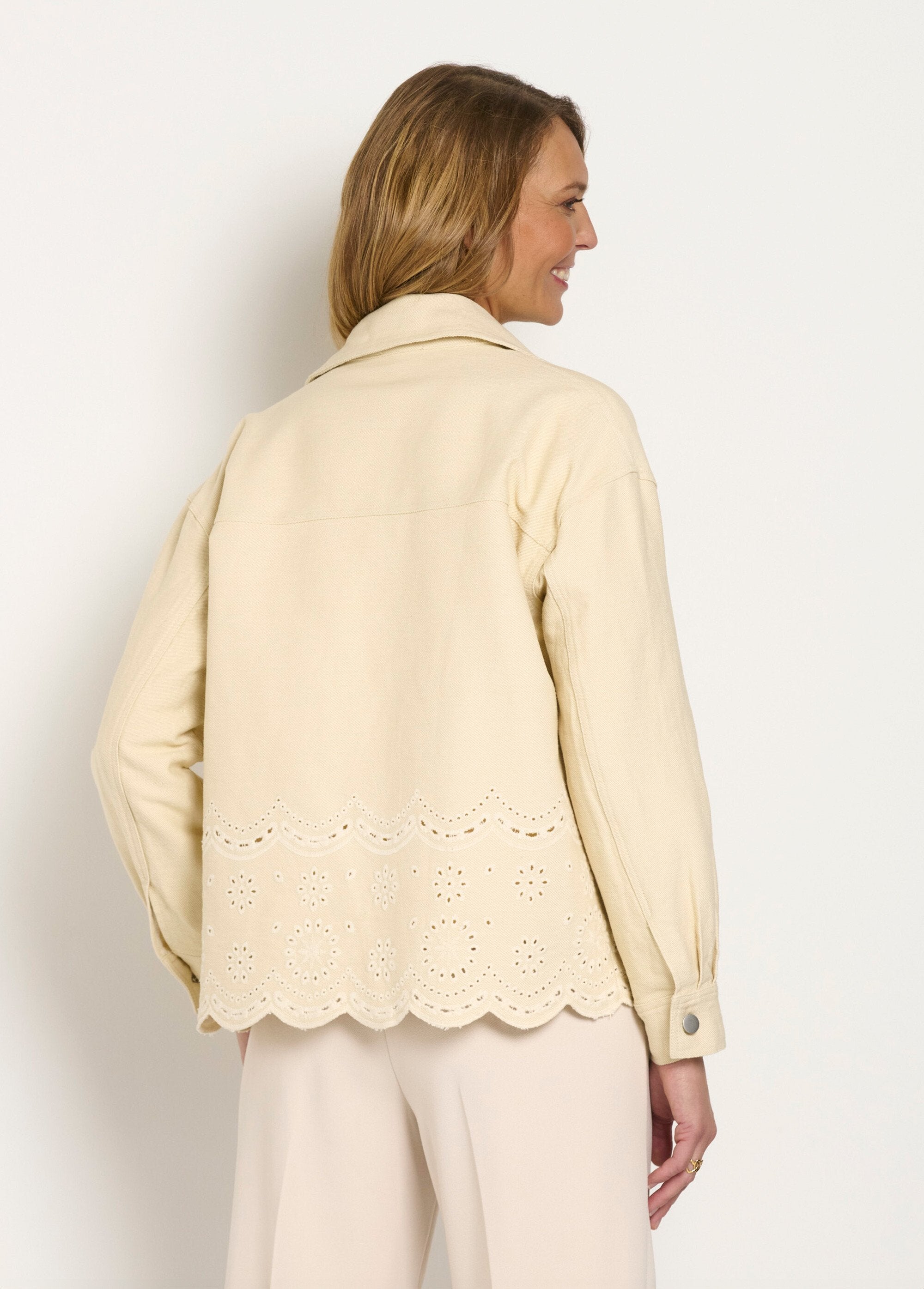 Veste_en_jean_style_broderie_anglaise_Beige_DO1_slim