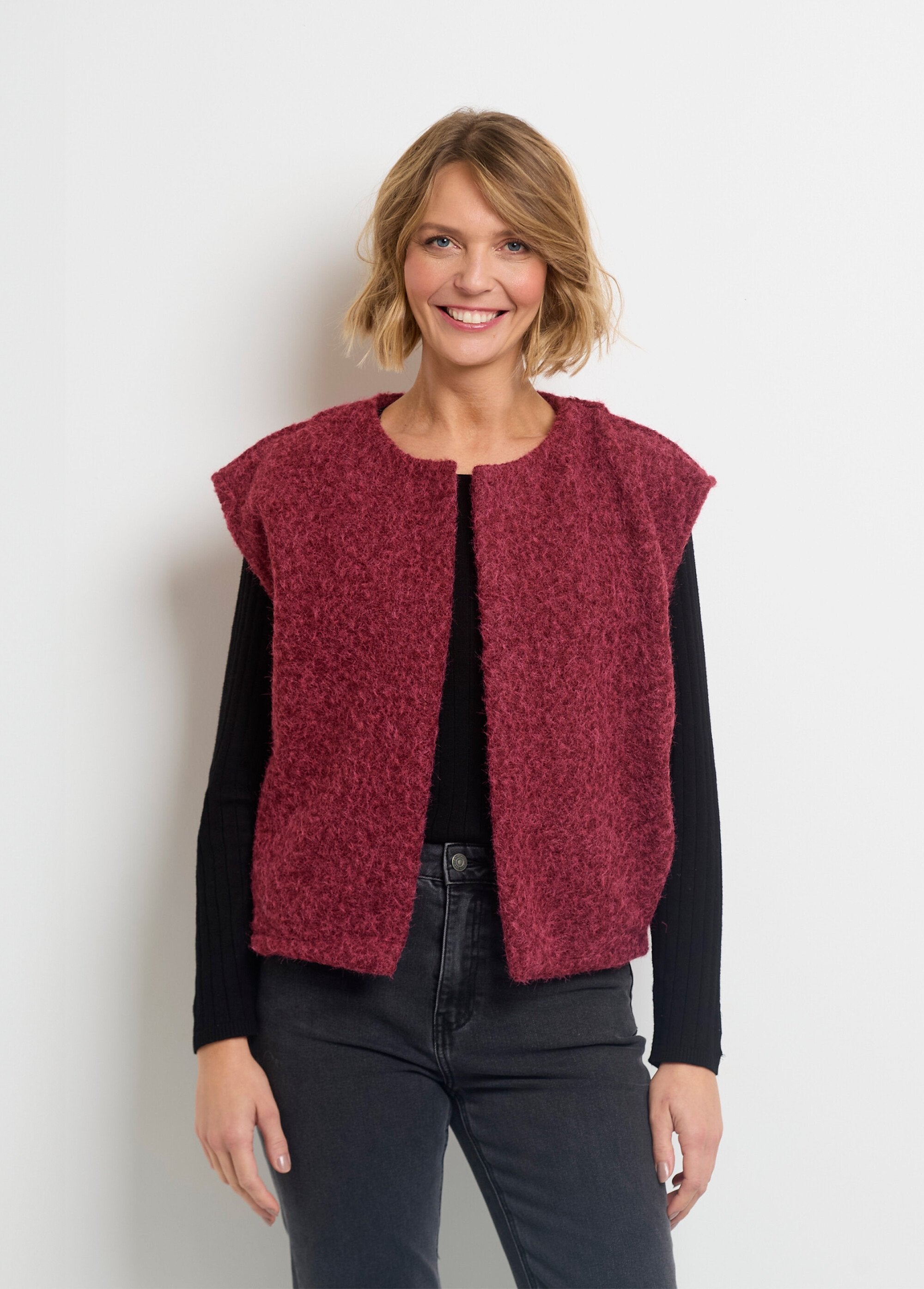 Sleeveless_wool-look_jacket_Bordeaux_FA1_slim